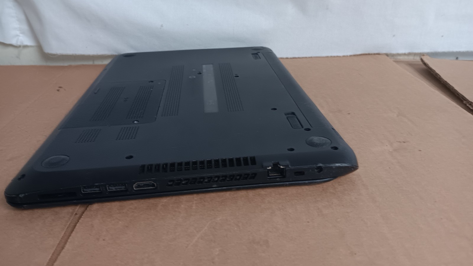 HP 15-F004dx Laptop AMD E1-2100 @ 1.0 GHz 15.6″ LCD screen, 500 GB HD For Parts