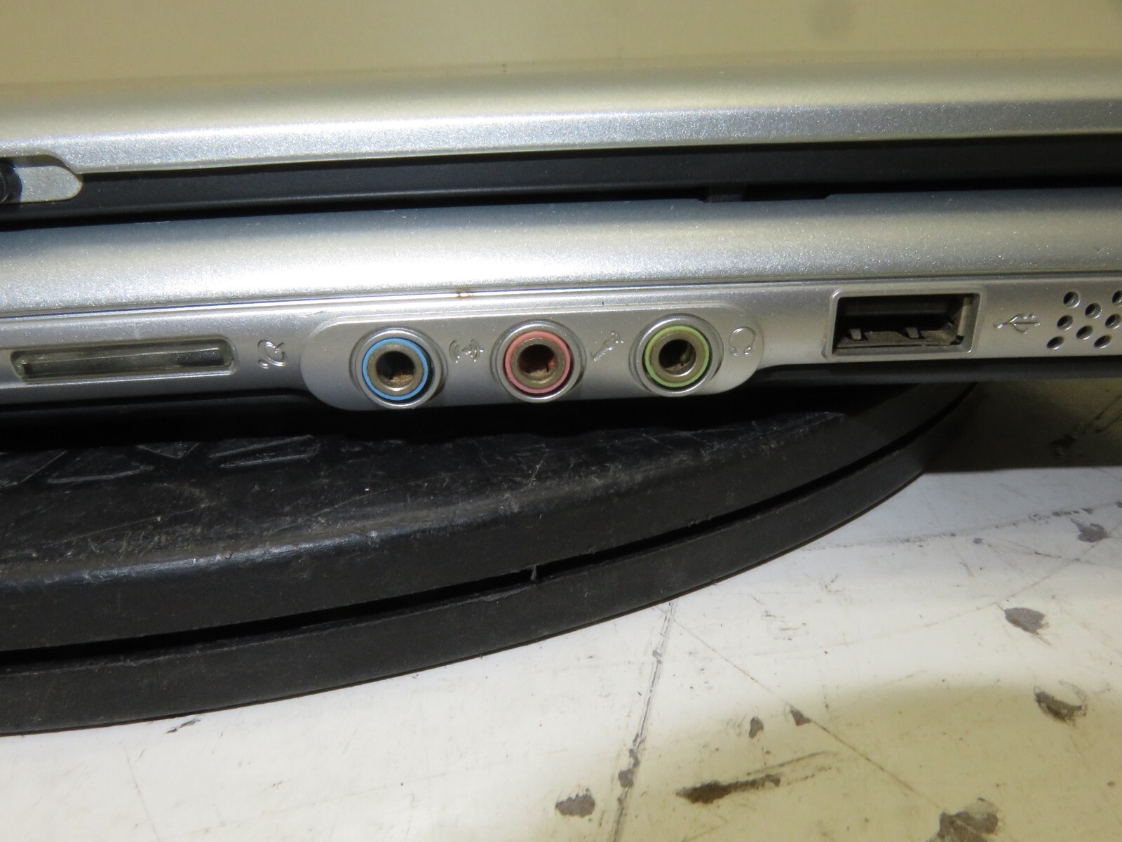 Acer Aspire 3000 ZL5 Laptop AMD Sempron 1.25GB. Ram No HDD – Screen Damage