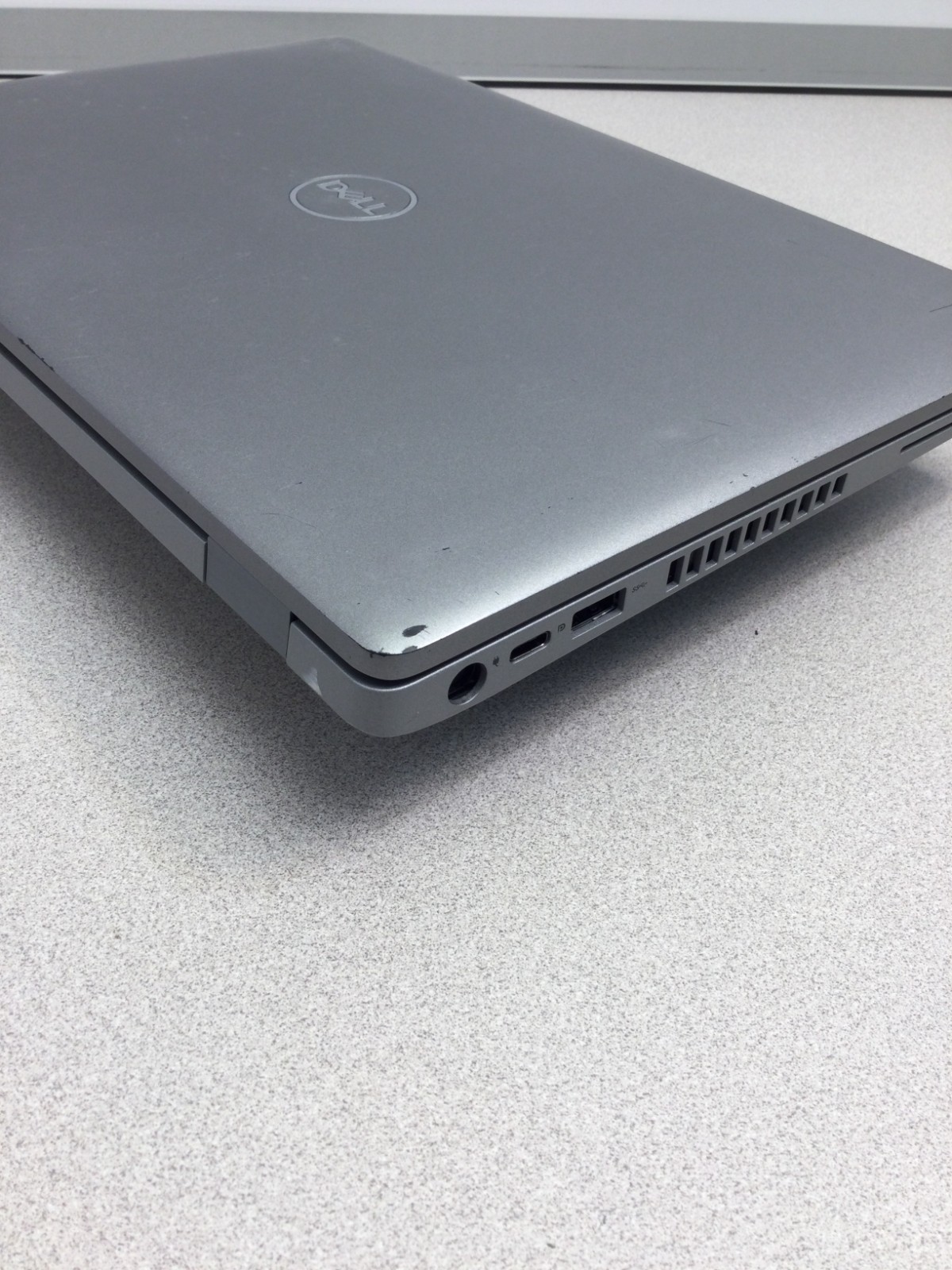 Dell Latitude 5410 14″ (256GB SSD ,Core i5-10310U, 1.70GHz, 16GB) !BAD BATTERY!