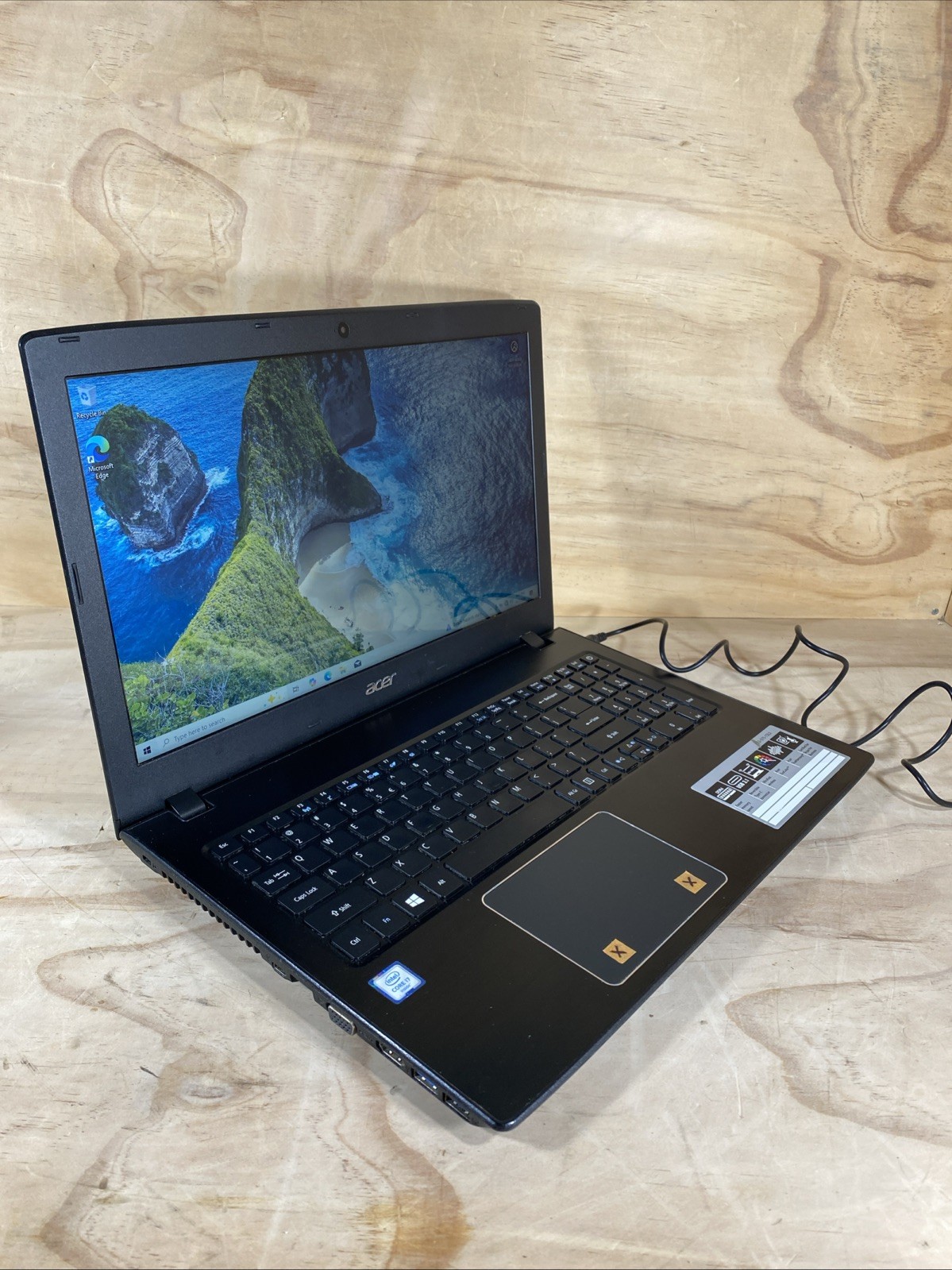 Acer Aspire E5-575 15.6″ Intel i7 2.5 GHz 256GB SSD 16GB RAM Win 10 Home/READ