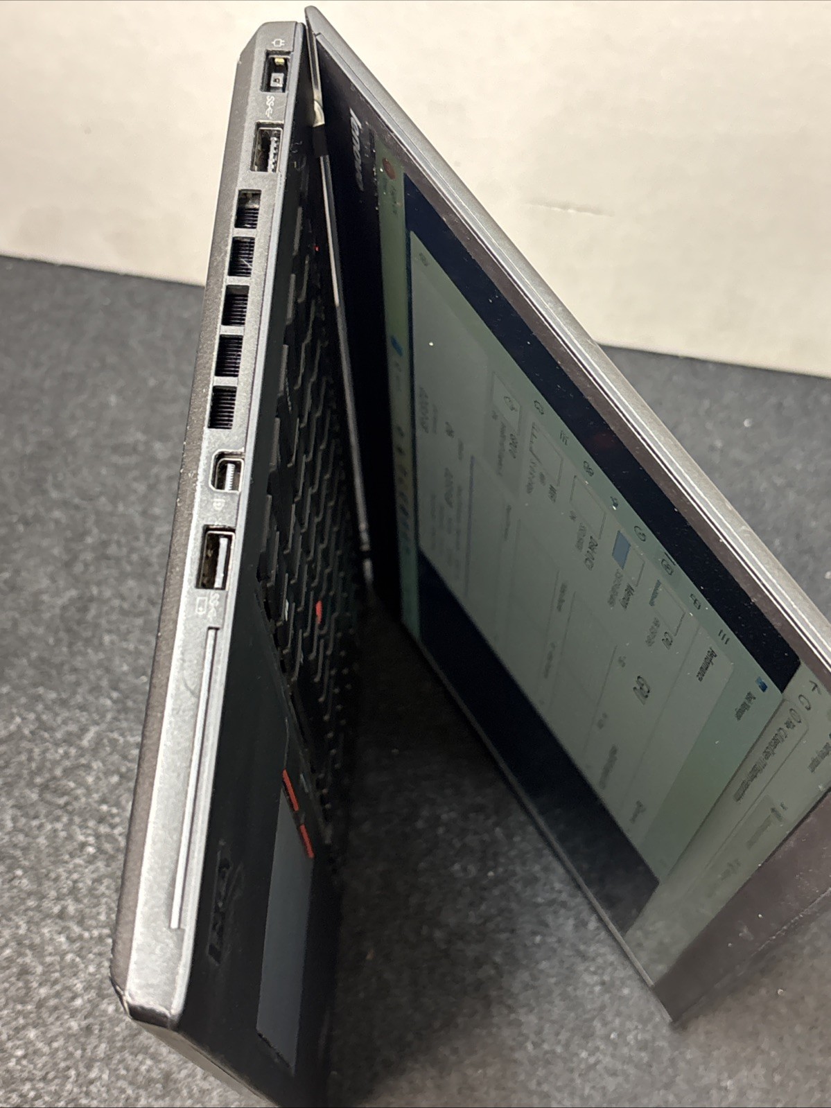 Lenovo ThinkPad T450s 14″ i5-5200U, 256GB SSD, 8GB RAM, FP Reader, Win 11 *NICE*