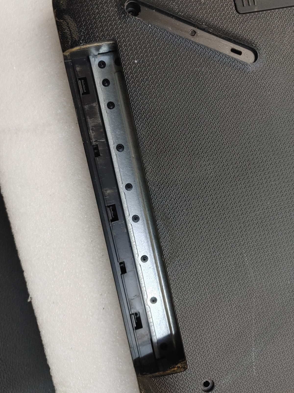 Hp Laptop 17-bs0xx Core i5-7200U@2.50GHz, 8GB RAM , NO HD ( Selling Motherboard)