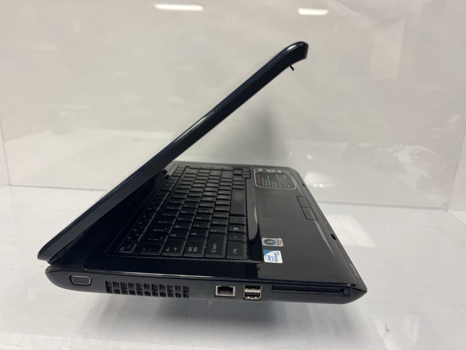 Toshiba Satellite L305-S5921 Intel Pentium Dual T3400 @2.16GHz 1GB Ram No HDD