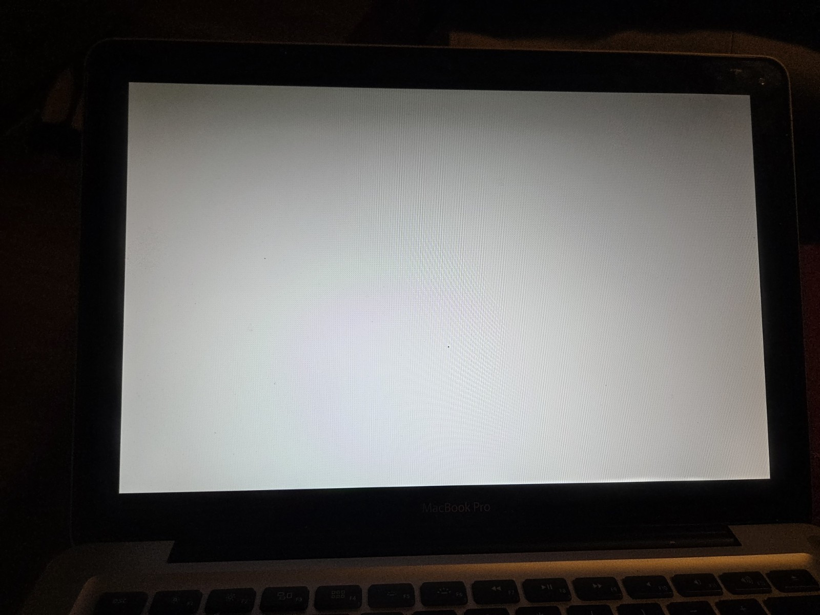 Apple MacBook Pro A1278 13″ Intel Core i5 2.5GHz 4GB RAM (NO HDD) READ DESCRIPTI