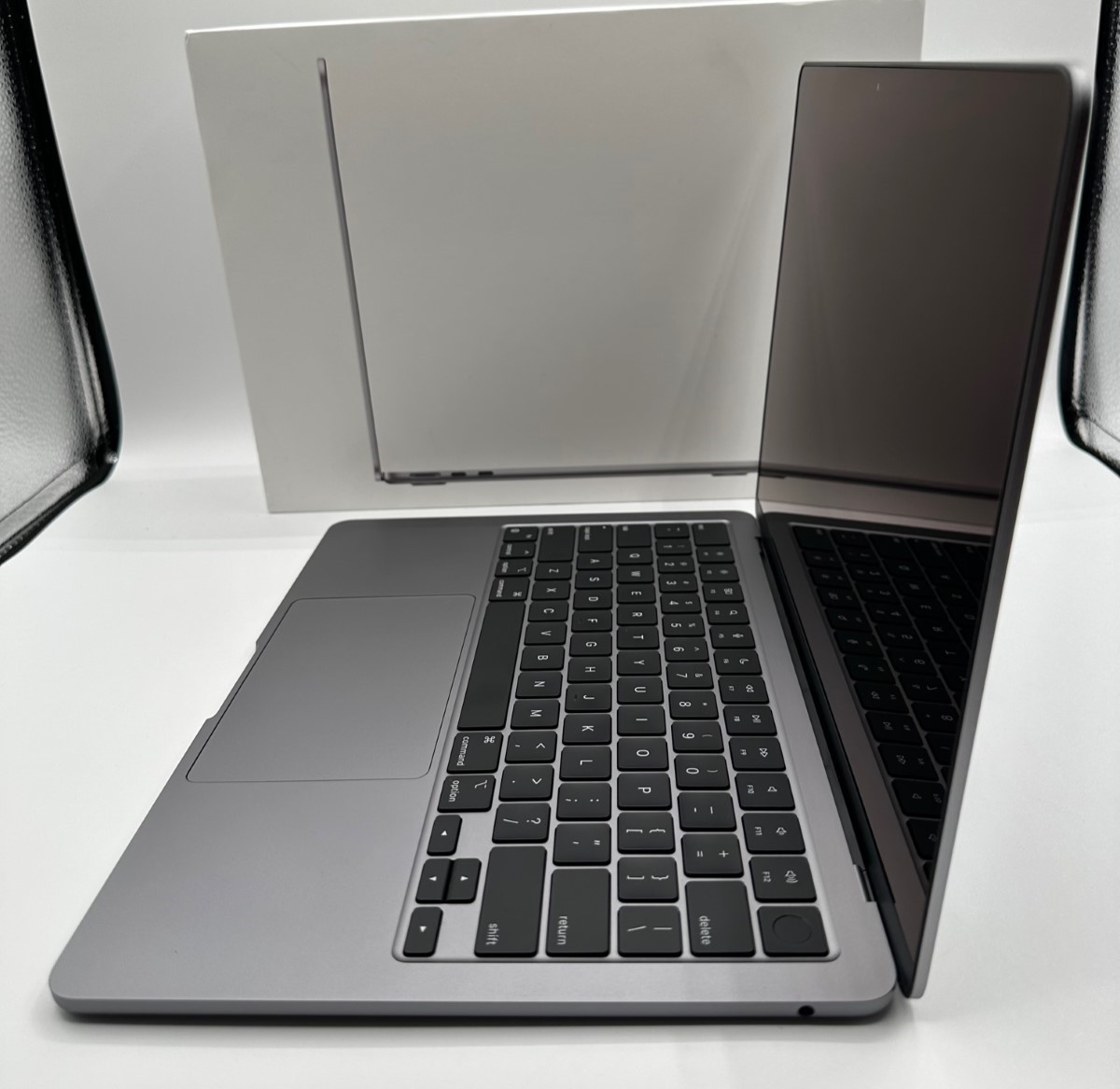 Apple MacBook Air (M2, 2022) A2681 13.6″ 8GB, 256GB SSD – Space Gray