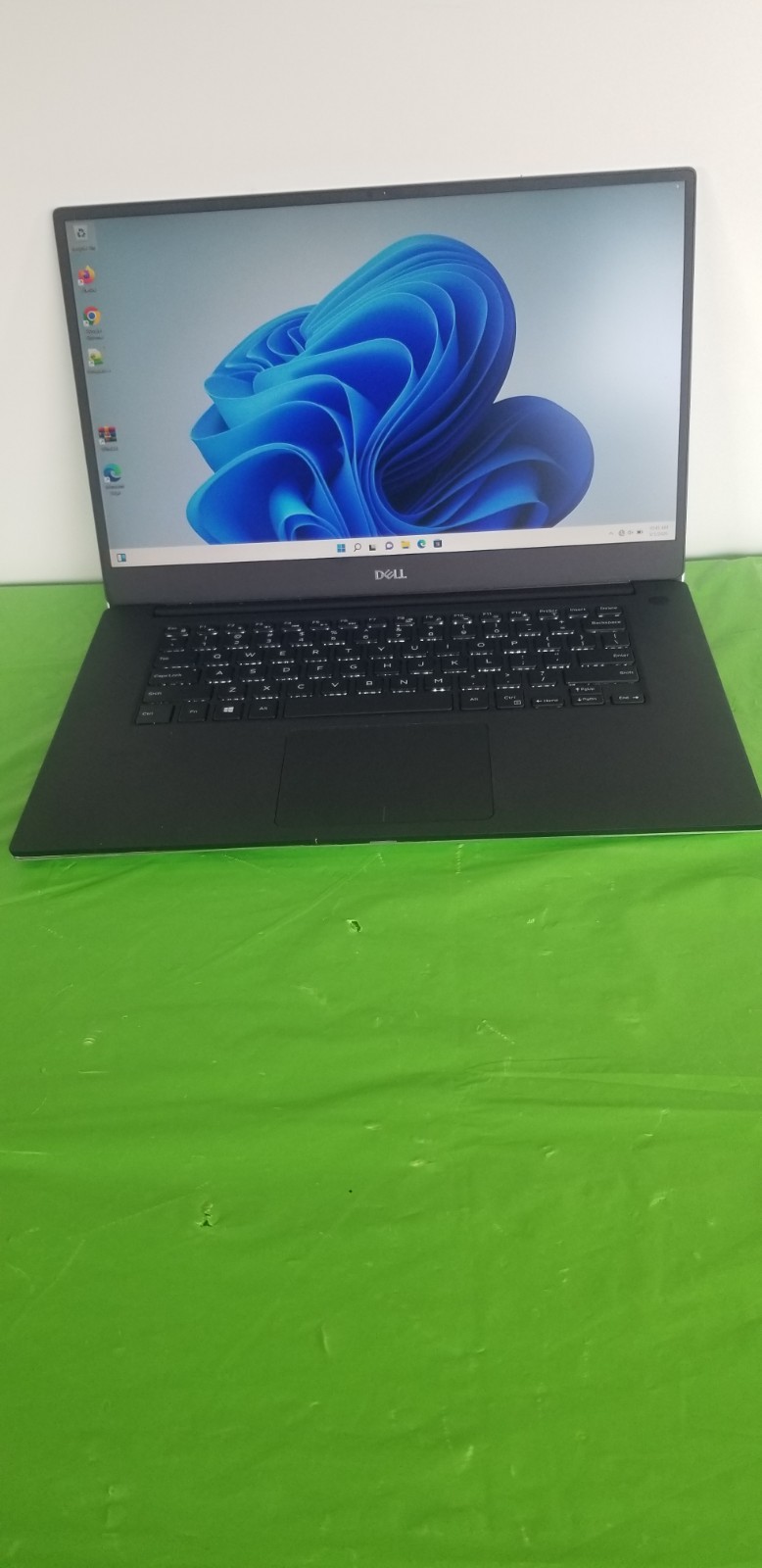 Dell Precision 5520 15.6″ Intel Xeon 2.80 E3-1505M V5-32GB RAM 512GB SSD WIN11