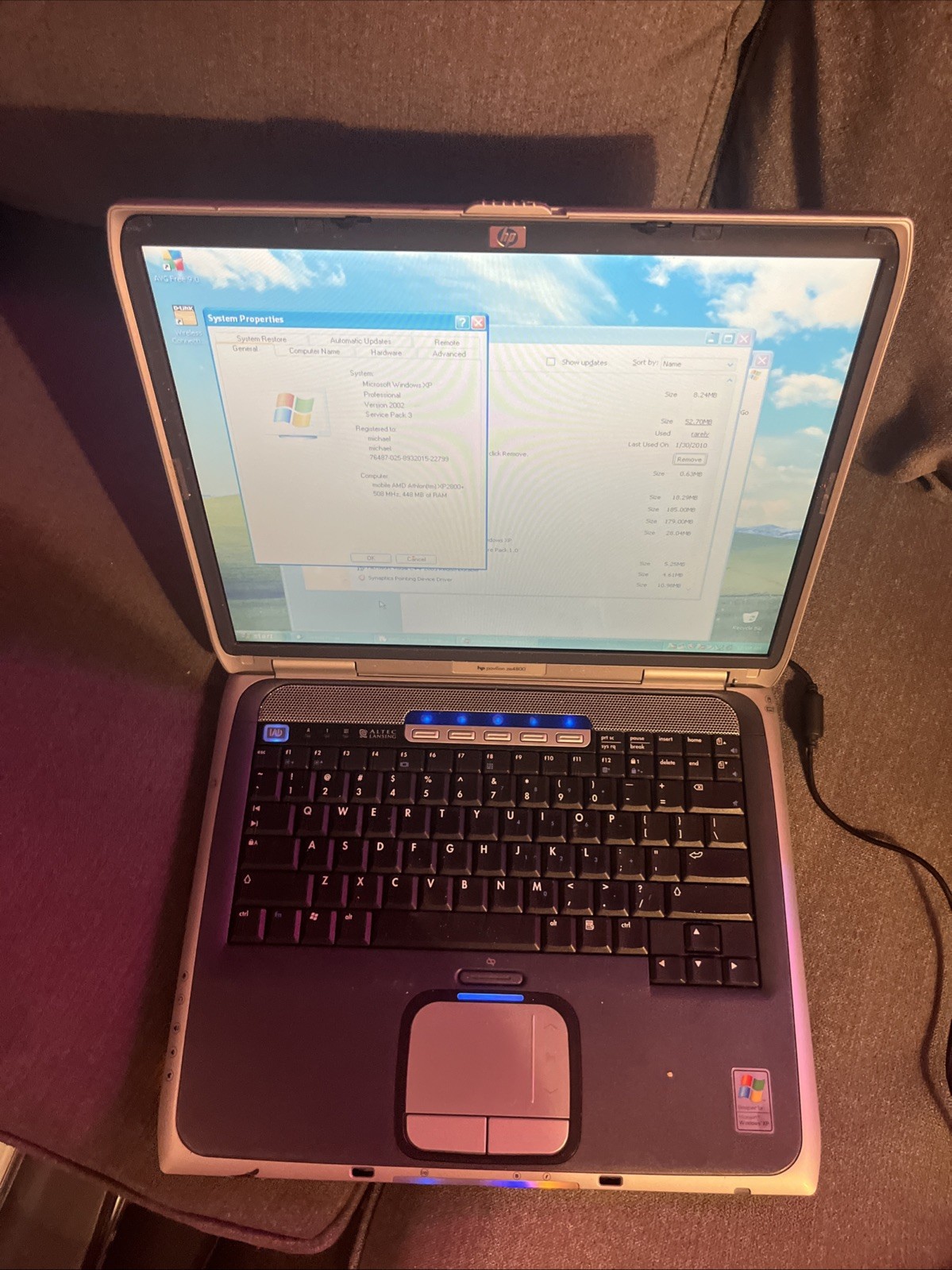 Vintage Laptop HP Pavilion ze4800 AMD Athlon XP2800+, 448MB RAM, 18GB HDD WORKS