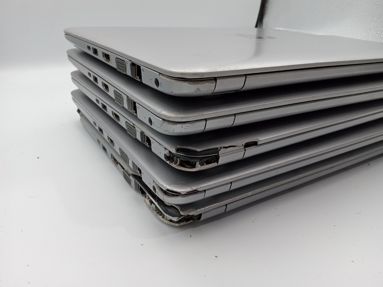 Lot of 5 – HP ProBook 440 G4 14″ Laptop Intel i3 7th Gen -CASE DAMAGE -READ -RR