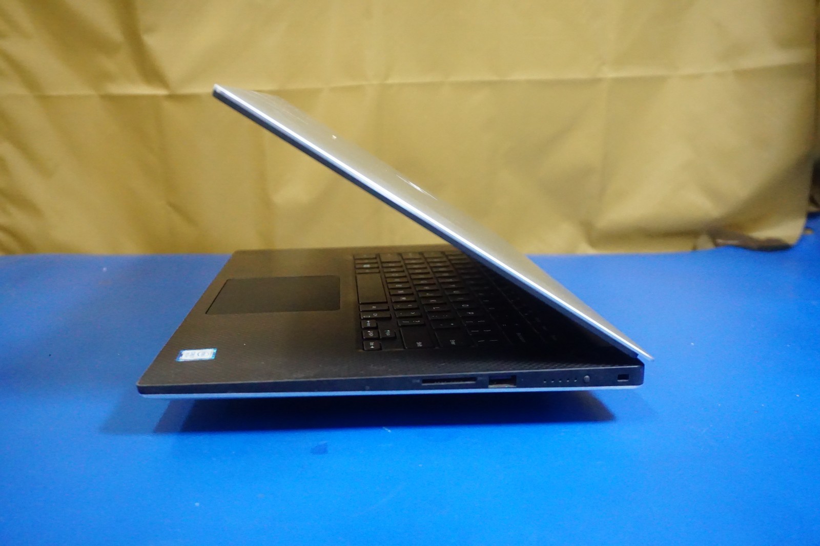 Dell XPS 15 7590 15″ i7-9750H 2.6GHz 32GB DDR4 GTX 1650 no/SSD/OS/BATTERY