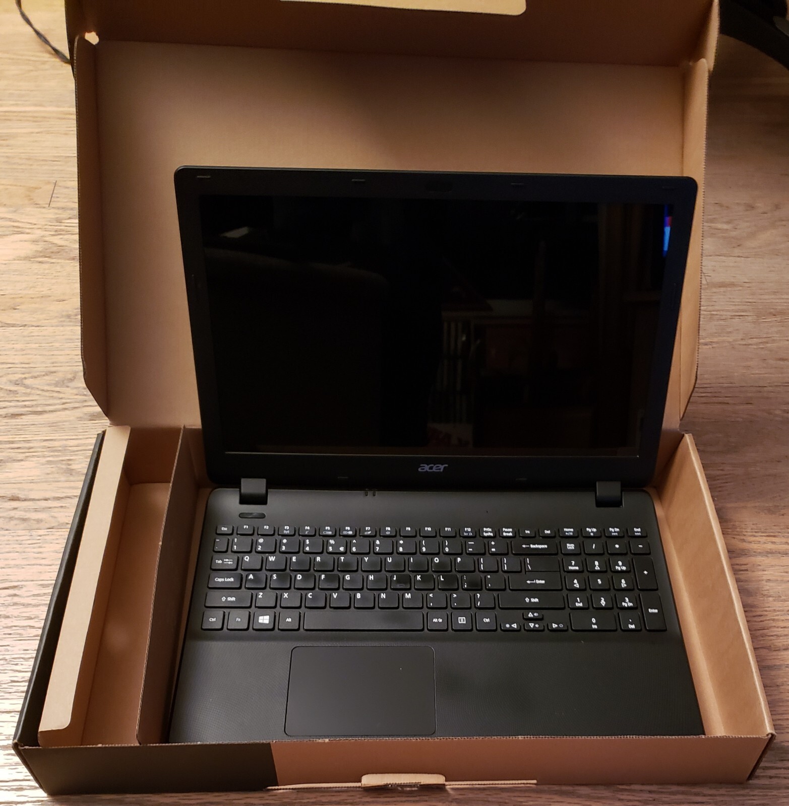 Acer Aspire E15 15.6” 500GB HD Graphic 5500 DVD 4GB DDR3 L Diamond Black Laptop
