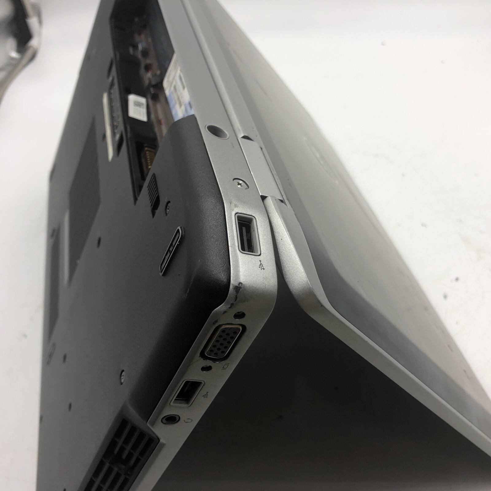 Dell Latitude E6520 Laptop Intel i5-2410M 2.3GHZ 4GB NO HDD/OS/Battery/Caddy