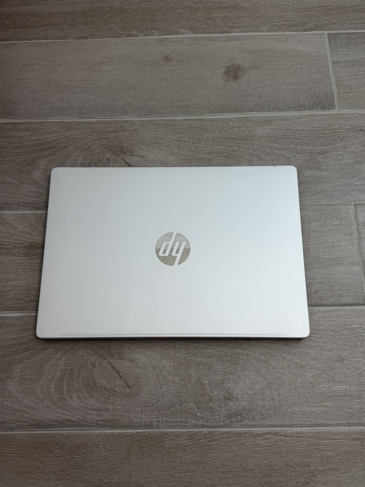 HP OmniBook 5 16-FB0435NR 16″ OLED Touch Laptop Snapdragon X 16GB RAM 512GB NVMe
