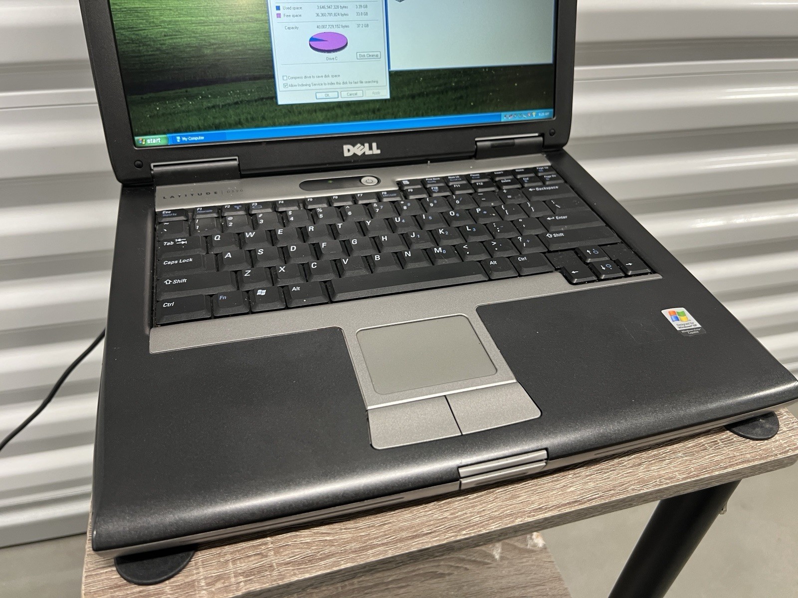 Dell D520 /1.66Ghz/1GB Ram/Windows XP Laptop/40GB HDD WIFI /DVD/CD rs232 Serial