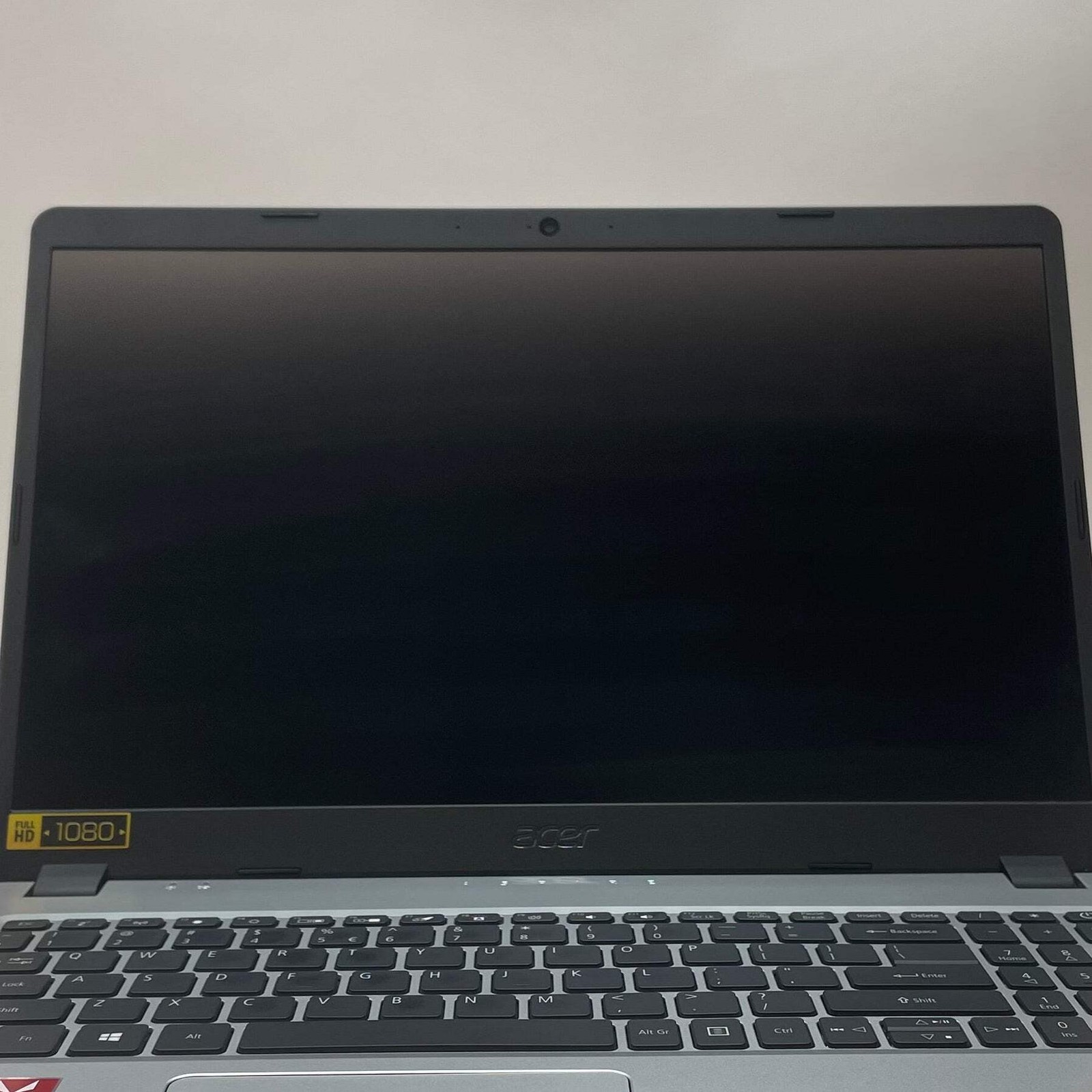 Broken Acer Aspire 5 A515-43 15.6″ Ryzen 3 3200U 2.6GHz 4GB RAM 128GB SSD READ