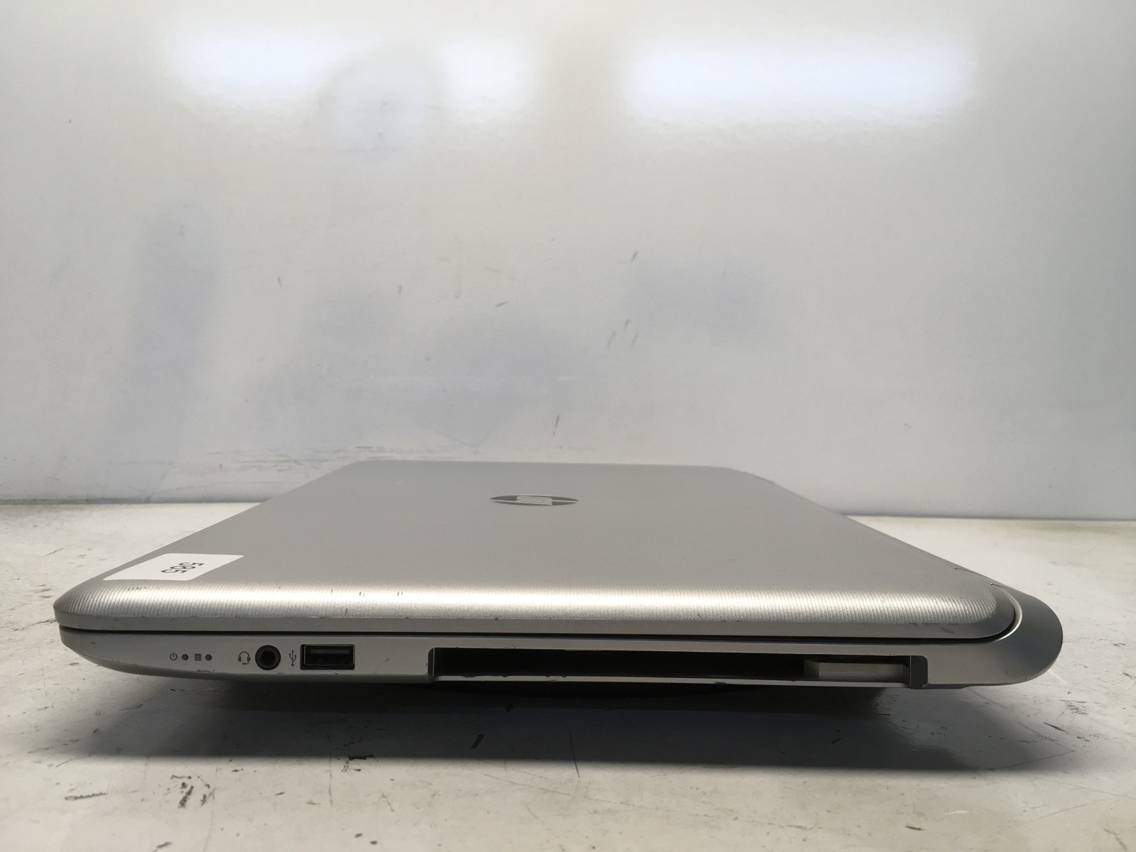 HP Pavilion 17-F220NR AMD Quad-Core A8-6410 2GHz No HDD/Ram/Batt