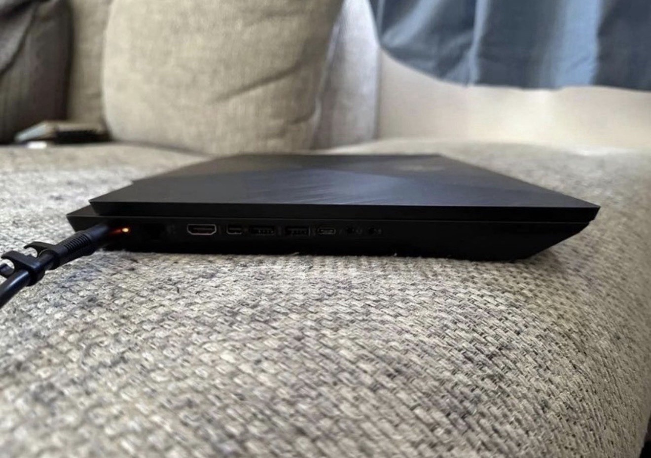 HP Omen 15 I7-10750H, RTX 2060 6GB, 12gb Ram, 1Tb SSD , 256 GB M.2