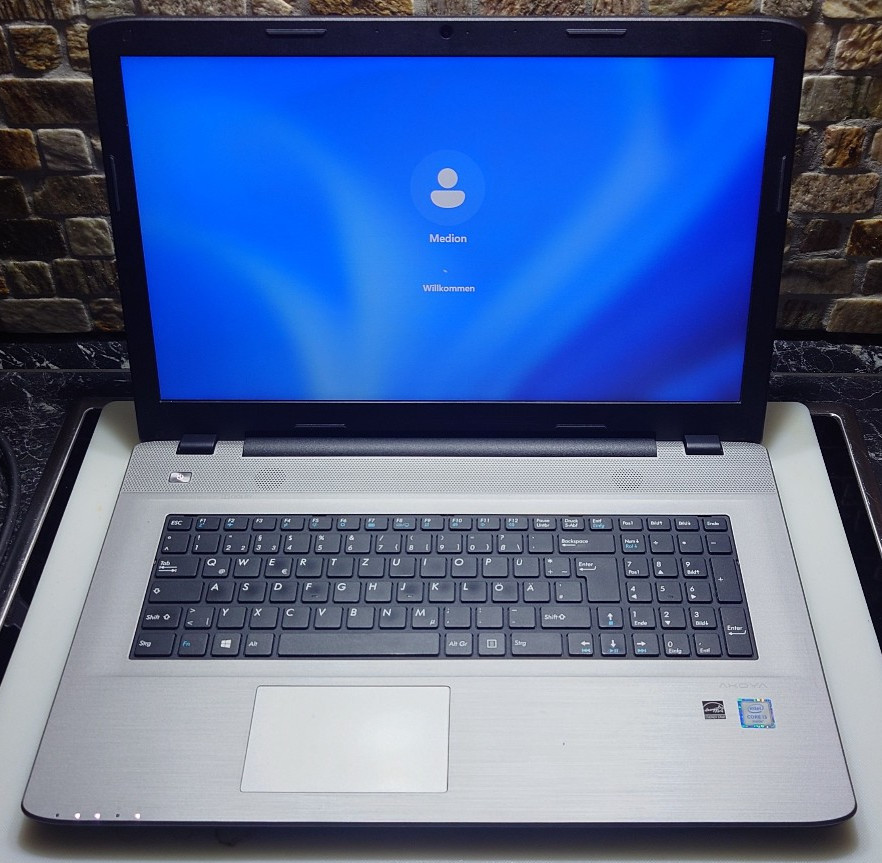 Medion Akoya E7420, 17.3″, i3, 8GB RAM, WIN 11, Microsoft Office 2007 SSD + HDD