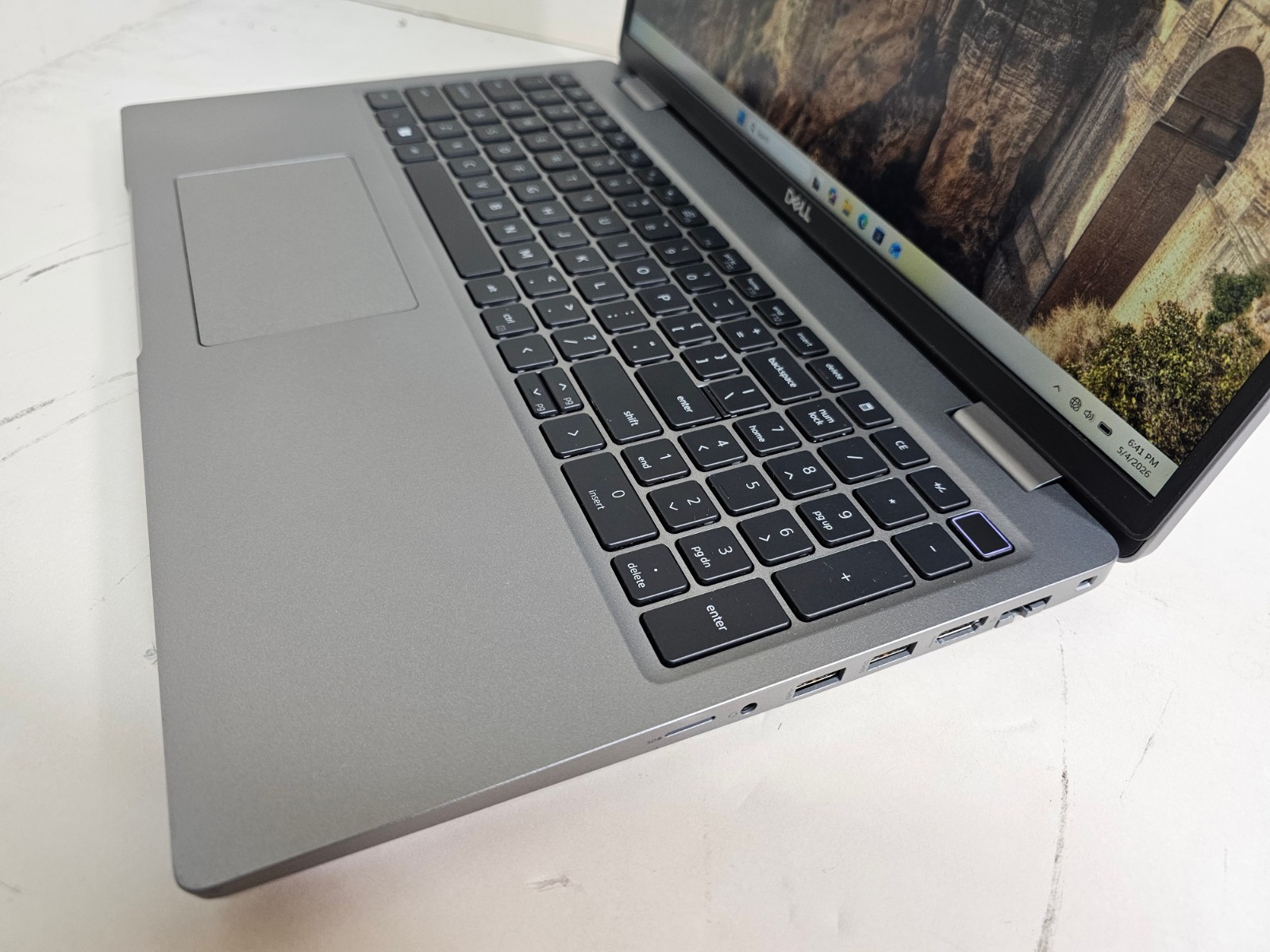 Dell Latitude 5531 Laptop – i5-12600H 8GB 256GB NVMe SSD AX211 Webcam 15.6″ 1
