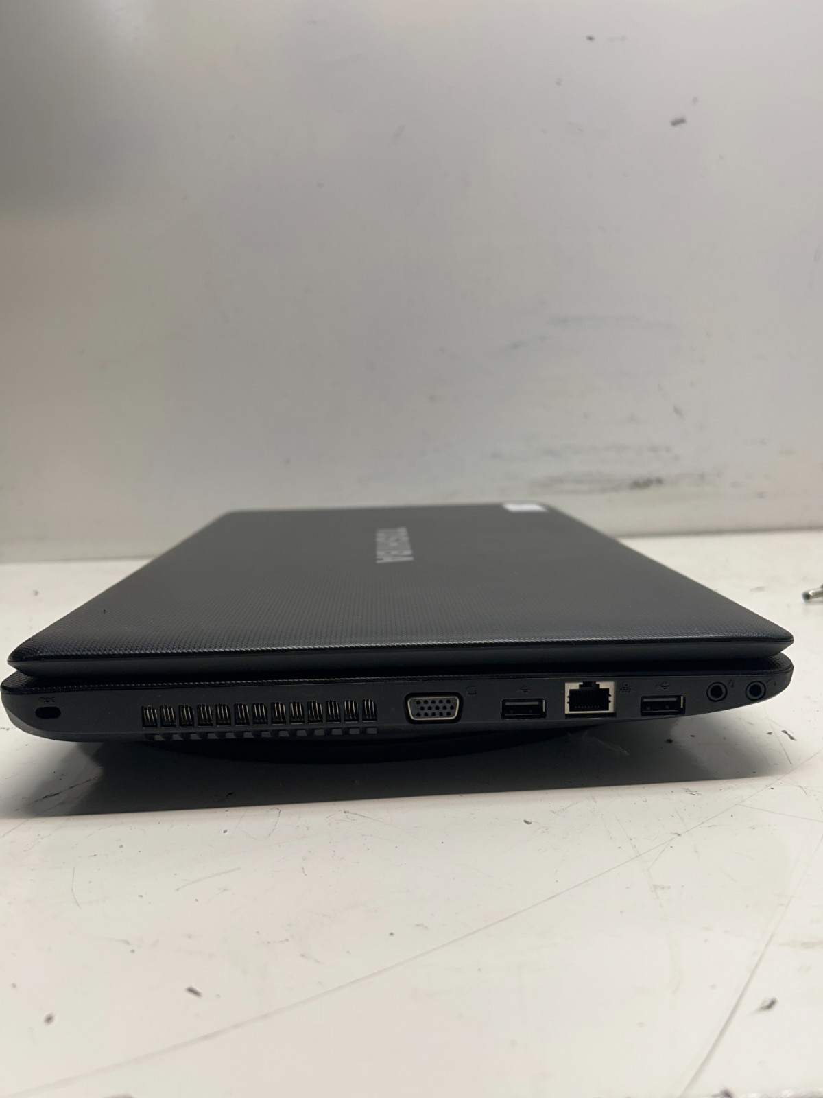 Toshiba Satellite C655D-S5508 AMD E-300 1.30 GHz 4GB NO HDD