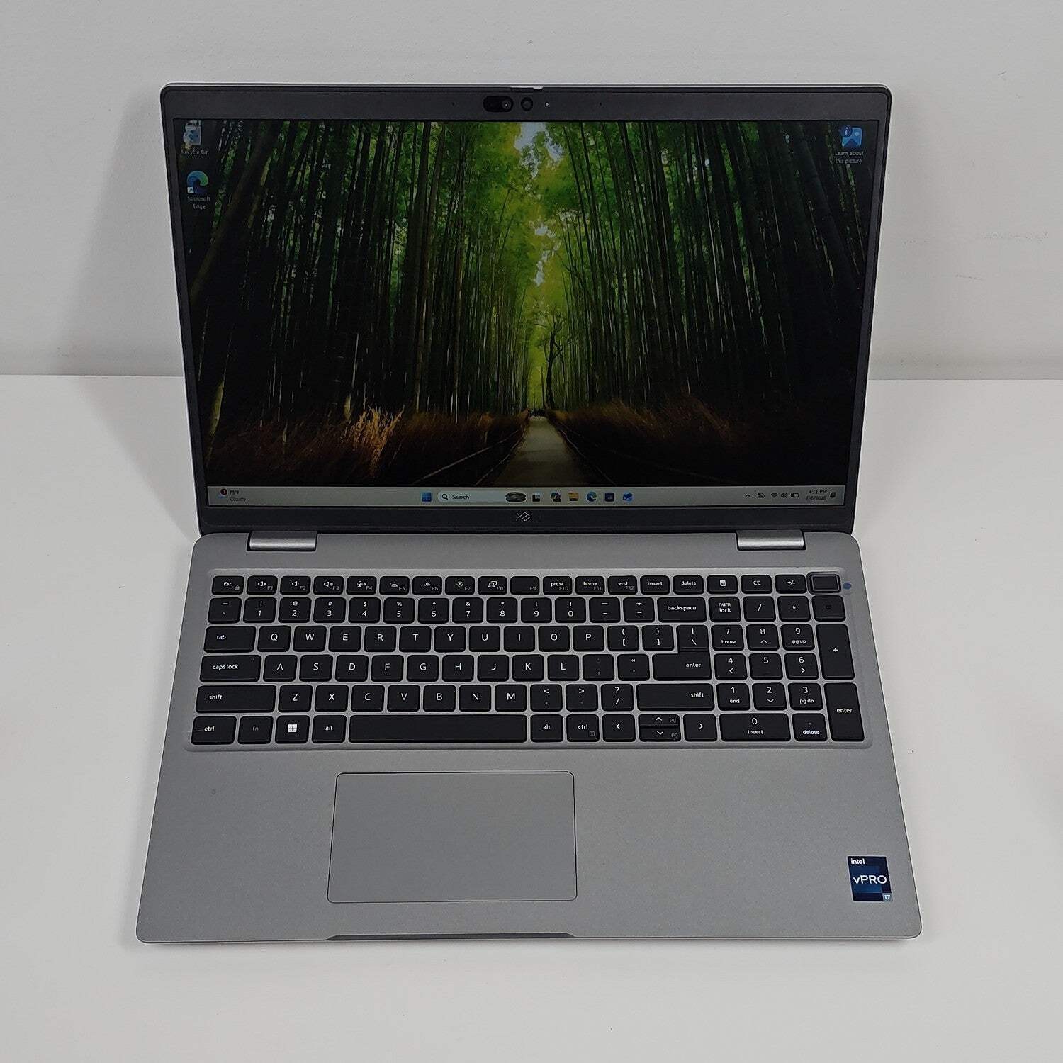 Broken Dell Latitude 5540 15.6″ i7-1365U 16GB RAM 512GB SSD Cracked Casing