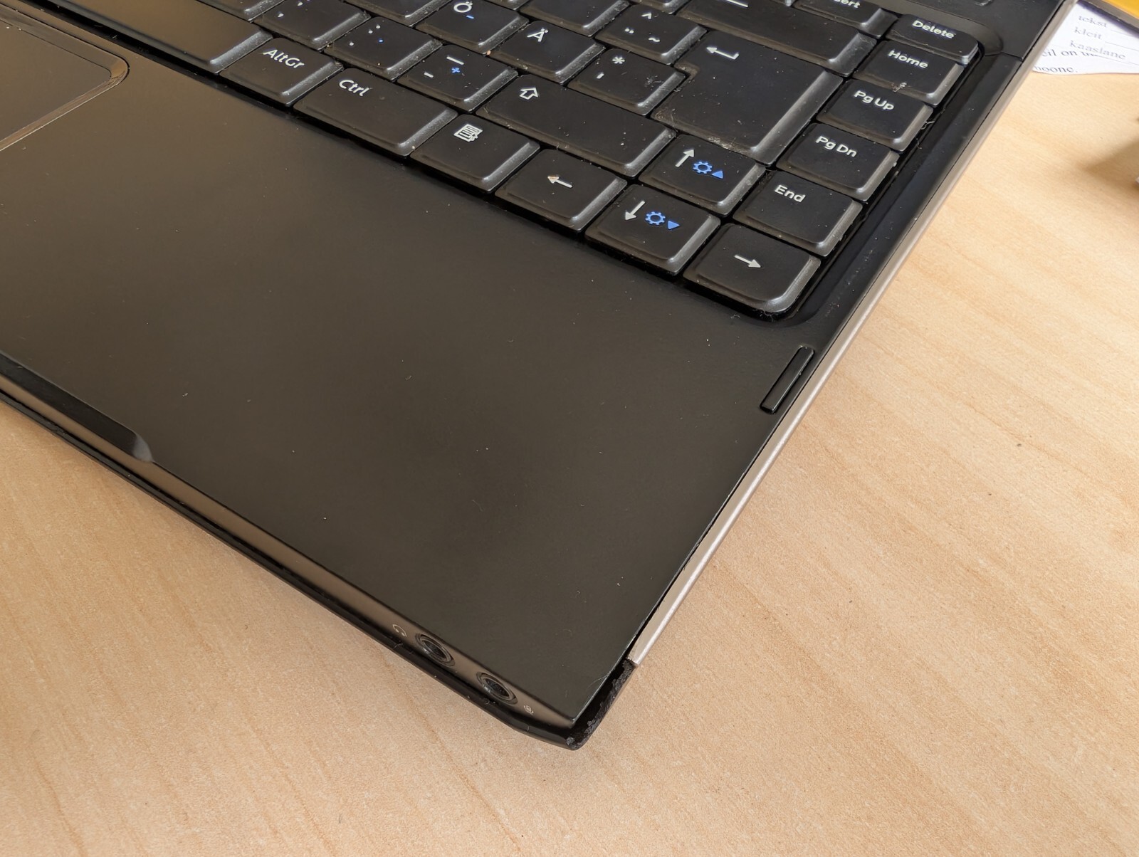 Dell Vostro V130 / Intel i3 U380 / 4GB RAM / 128GB SSD