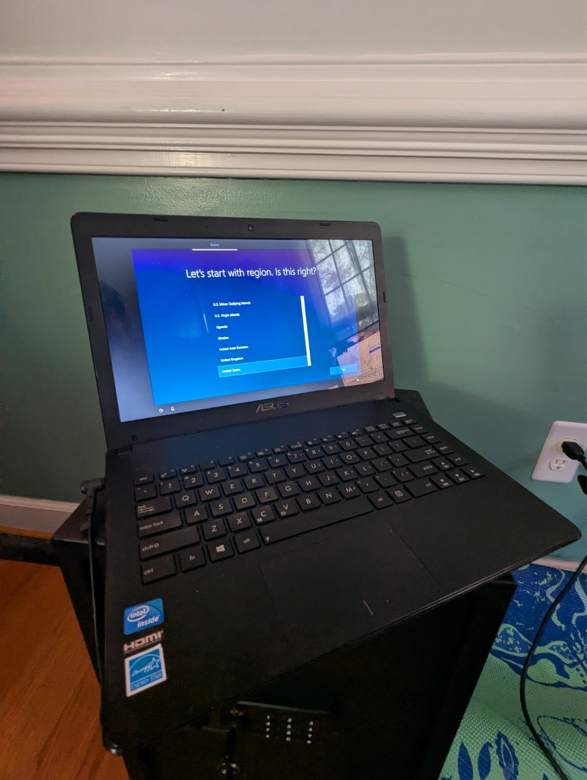 Asus X401A Laptop Intel Pentium B970 2.3GHz, 4GB RAM, 250GB HDD, Charger