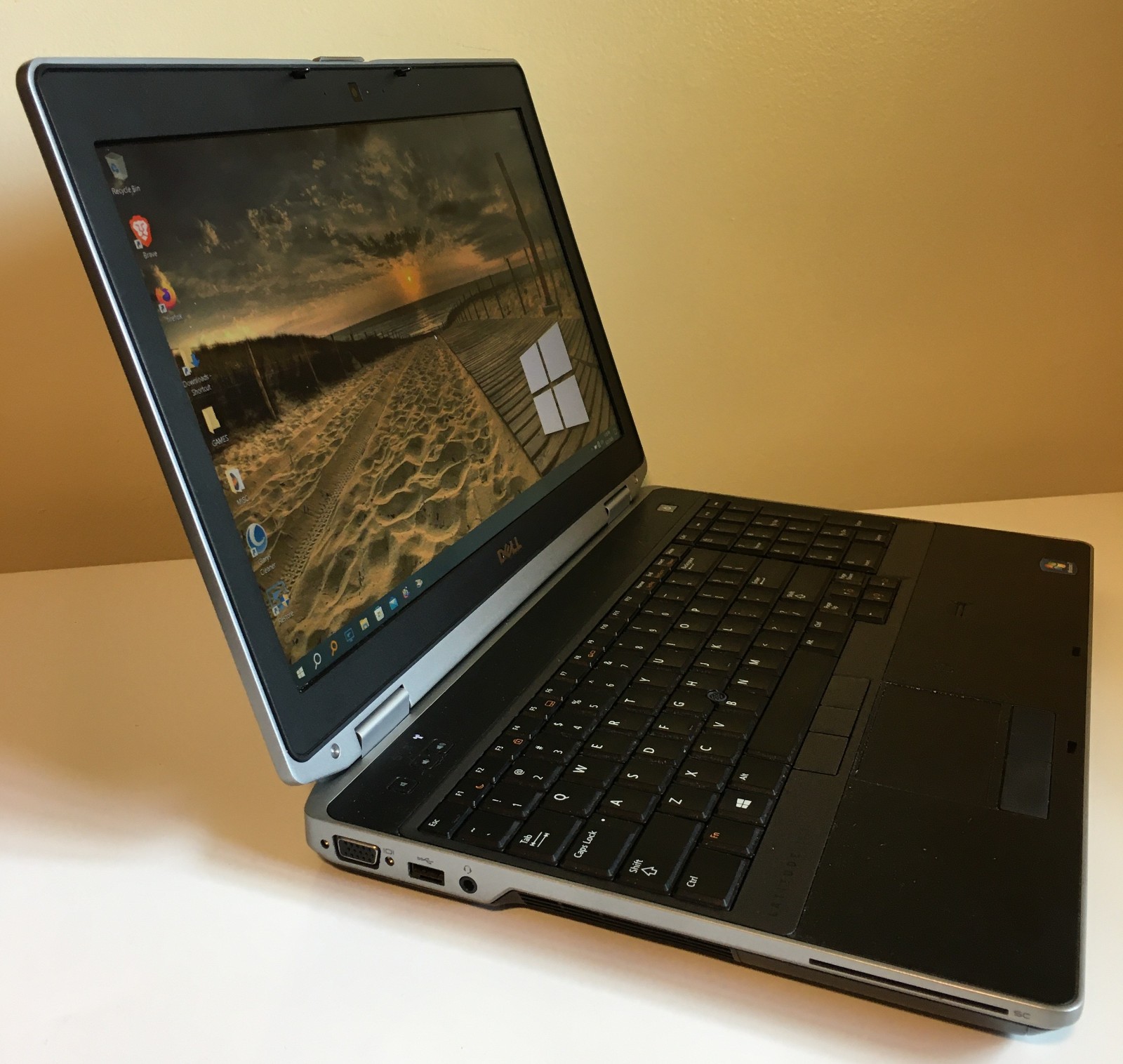 DELL LATITUDE E6530 15.5″ I7-3520M 8GB RAM 230GB SSD Win10Pro/DVD