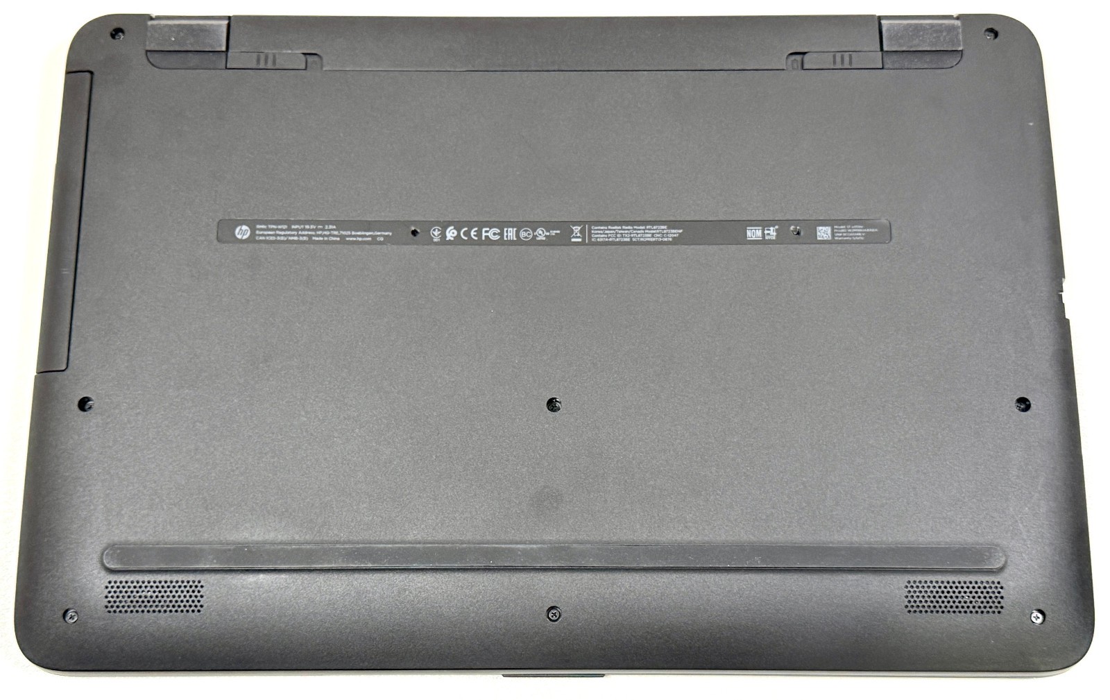 HP Notebook 17-x051nr 17.3″ 2.3GHz Core i3-6100U 6GB RAM 256GB SSD Windows 11