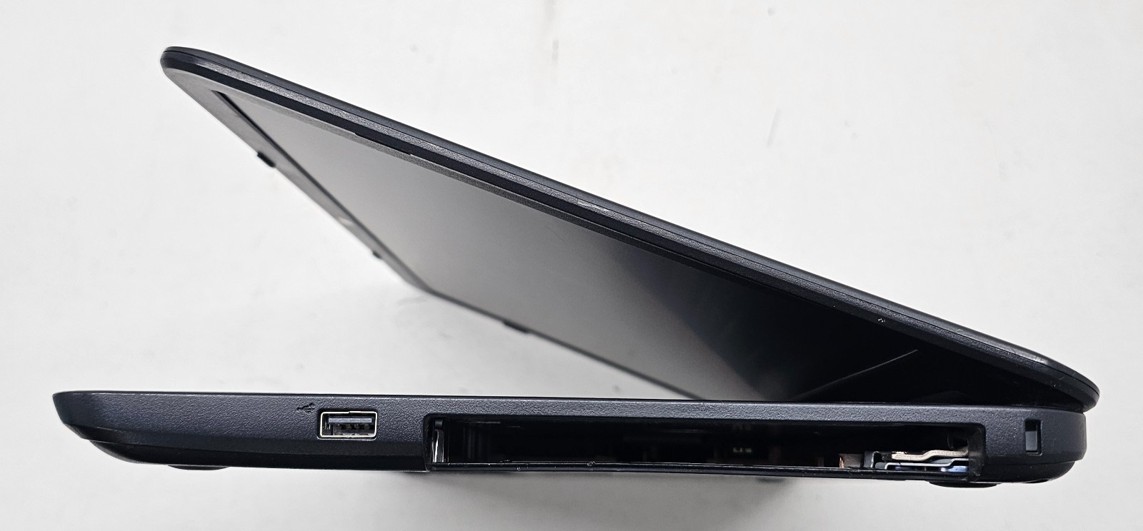 Dell Latitude 3540 15.6″ Laptop Intel Core i3-4030U 4GB Ram NO HD/OS (FL)