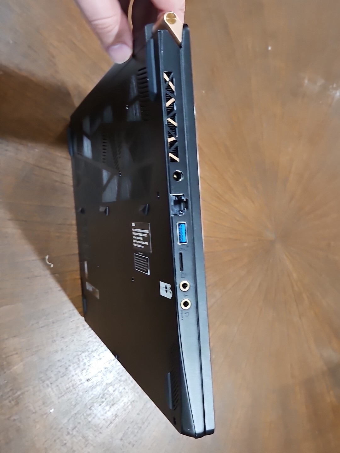 MSI – GS75 10SFS 17.3″ Laptop – i7 10875H 32GB Memory – 2070 Super 1tb SSD + 512