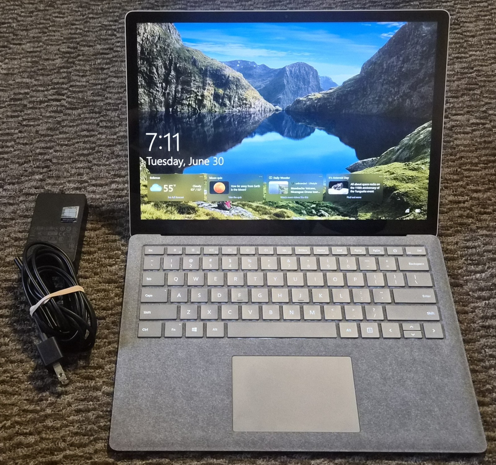 Microsoft Surface Laptop, 13.5″, Intel Core i7 7660U, 16GB 512GB, Windows 10 Pro