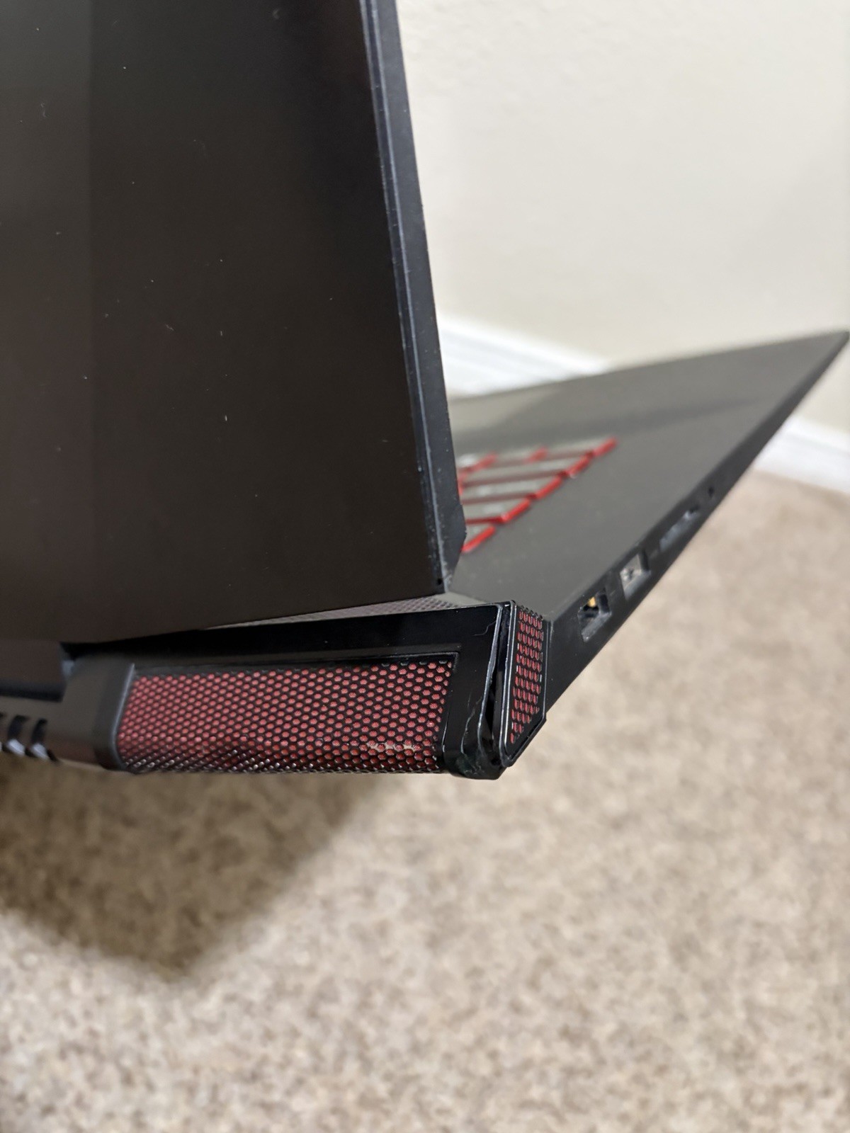 Lenovo IdeaPad Y700 17” Gaming Laptop 16GB RAM Intel I7-6700 NVIDIA GTX 960M 1TB