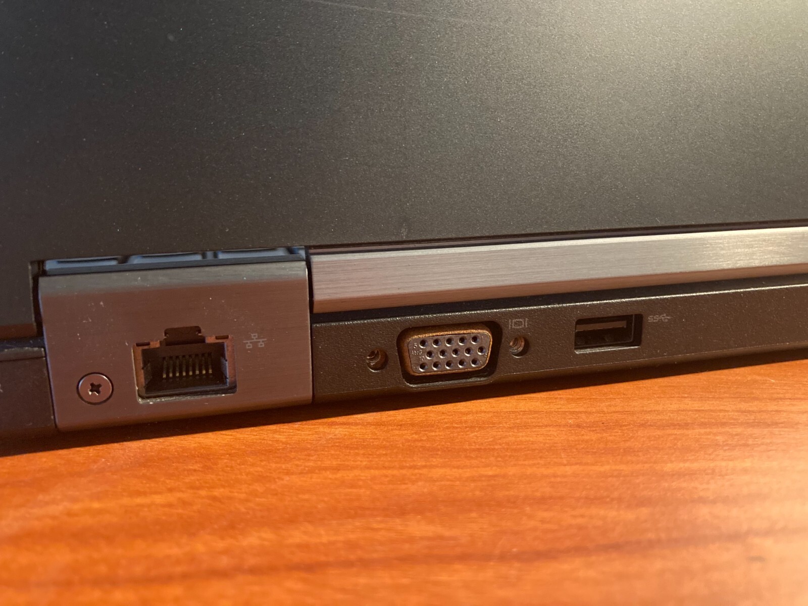 Dell Latitude E5550 15.6″ Intel Core i5 (5th Gen) 5300U **NO OS NO RAM NO HDD**