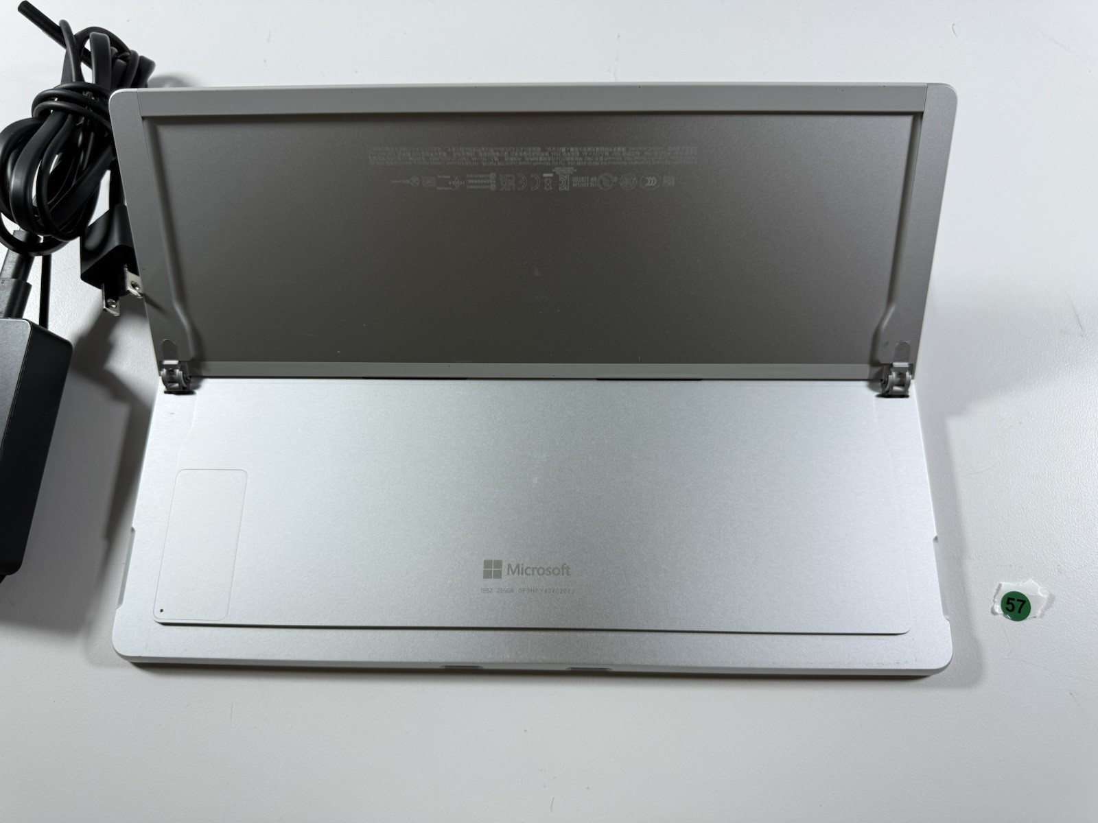 Microsoft Surface Pro 8 (1982) i5-1145G7 – 16GB RAM – 256GB 120Hz – Win 11 Pro