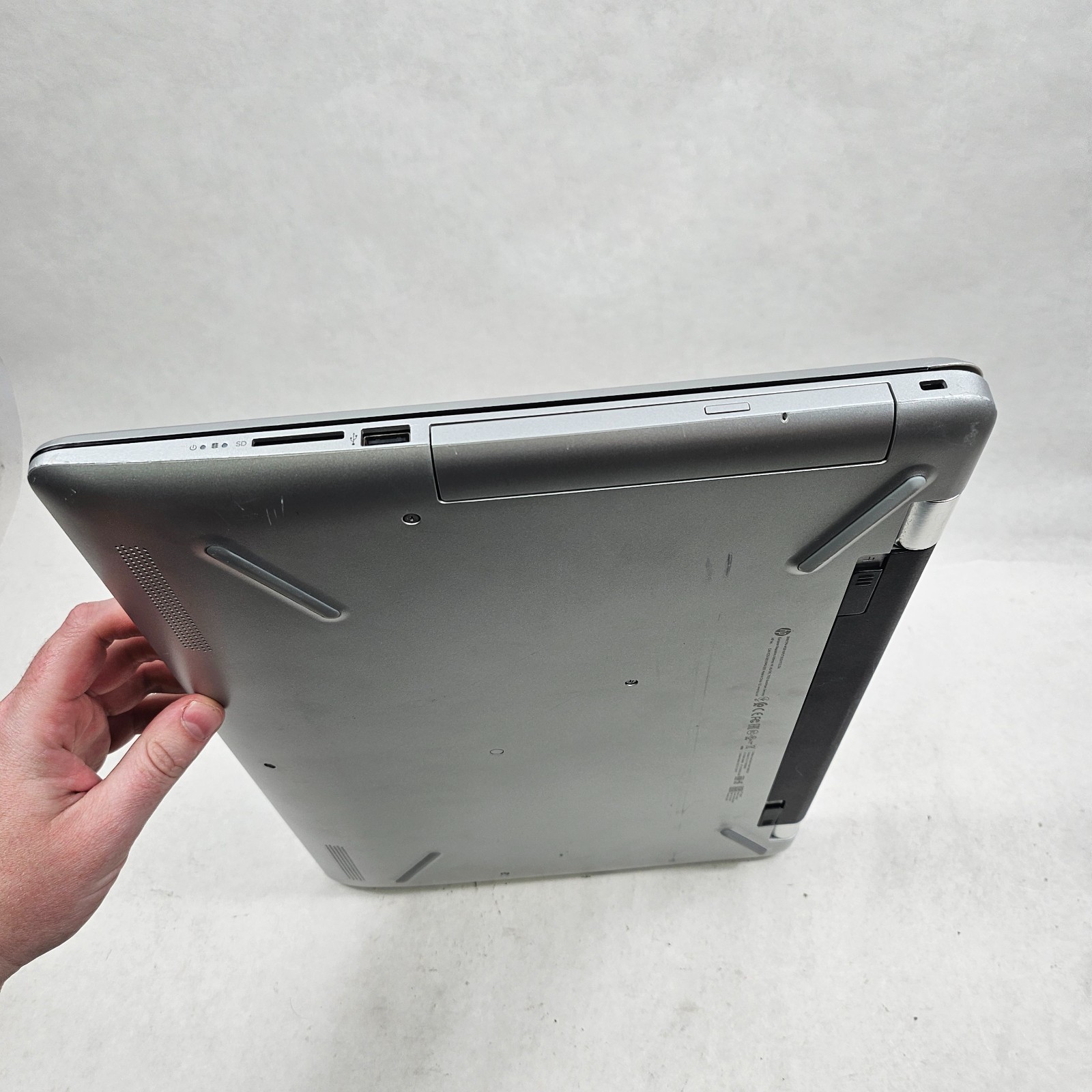 HP Laptop 17-bs1xx 17″ Intel Core i5-8250U 1.6GHz 12GB RAM 1TB HDD AMD NO OS