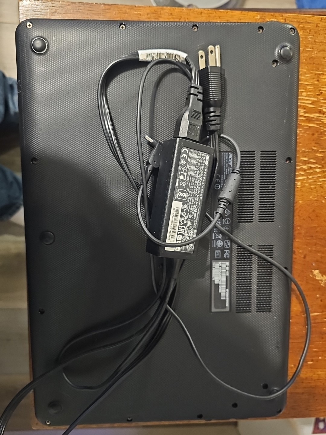 Acer N15Q9 Laptop With Charger Works/For Parts