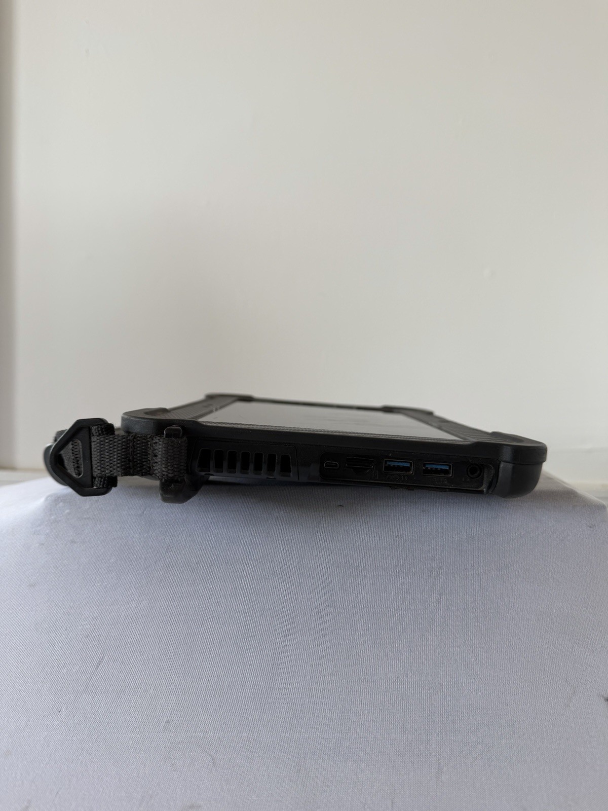 Xplore ix101B2 Laptop – Good Screen – Intel i5-535OU – RAM 8 GB – Read Des