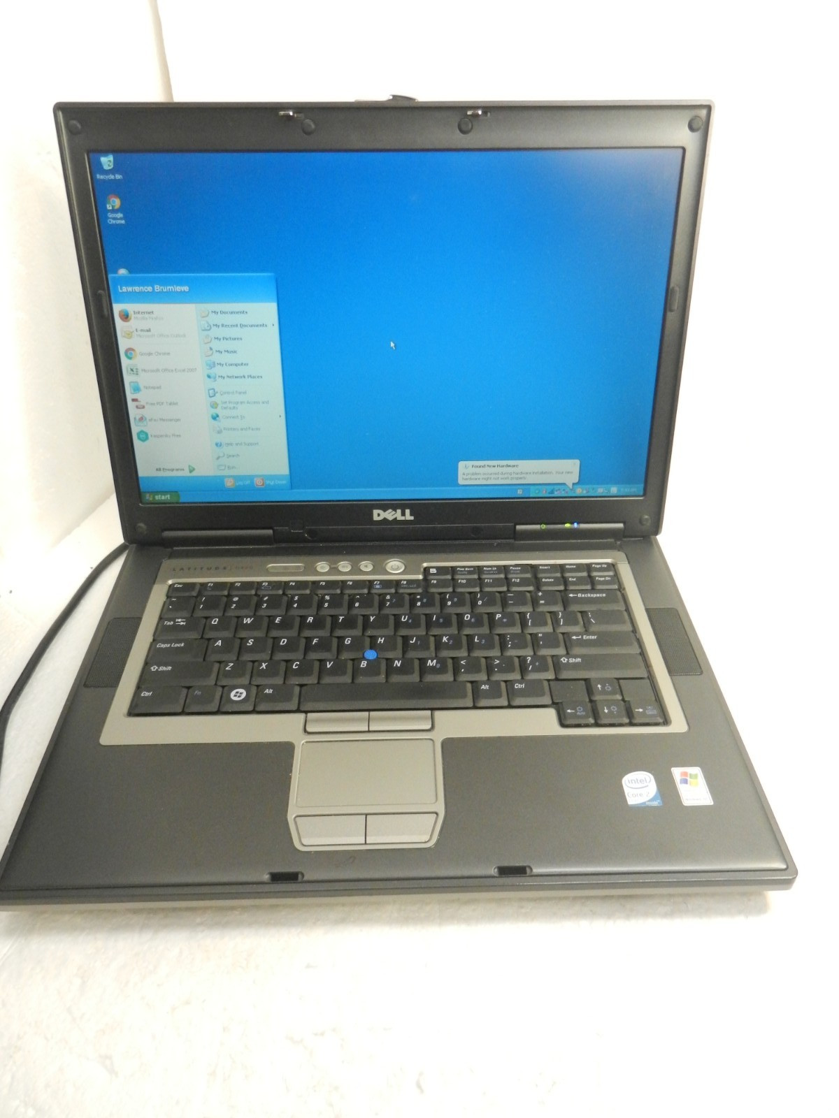 Dell Latitude D830 LAPTOP Core 2 Duo / 2GB / 120GB HDD Serial Port Windows XP