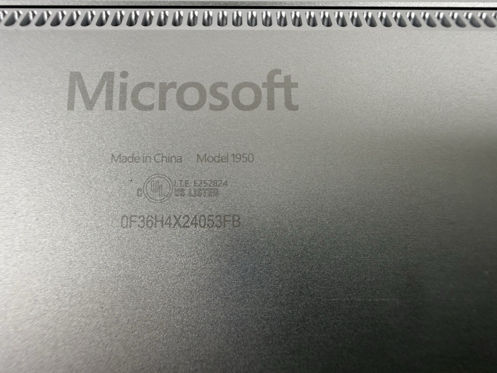 Microsoft Surface Laptop 5 13.5” 1950 Intel Core i7-1265U 16GB RAM 512GB NVME