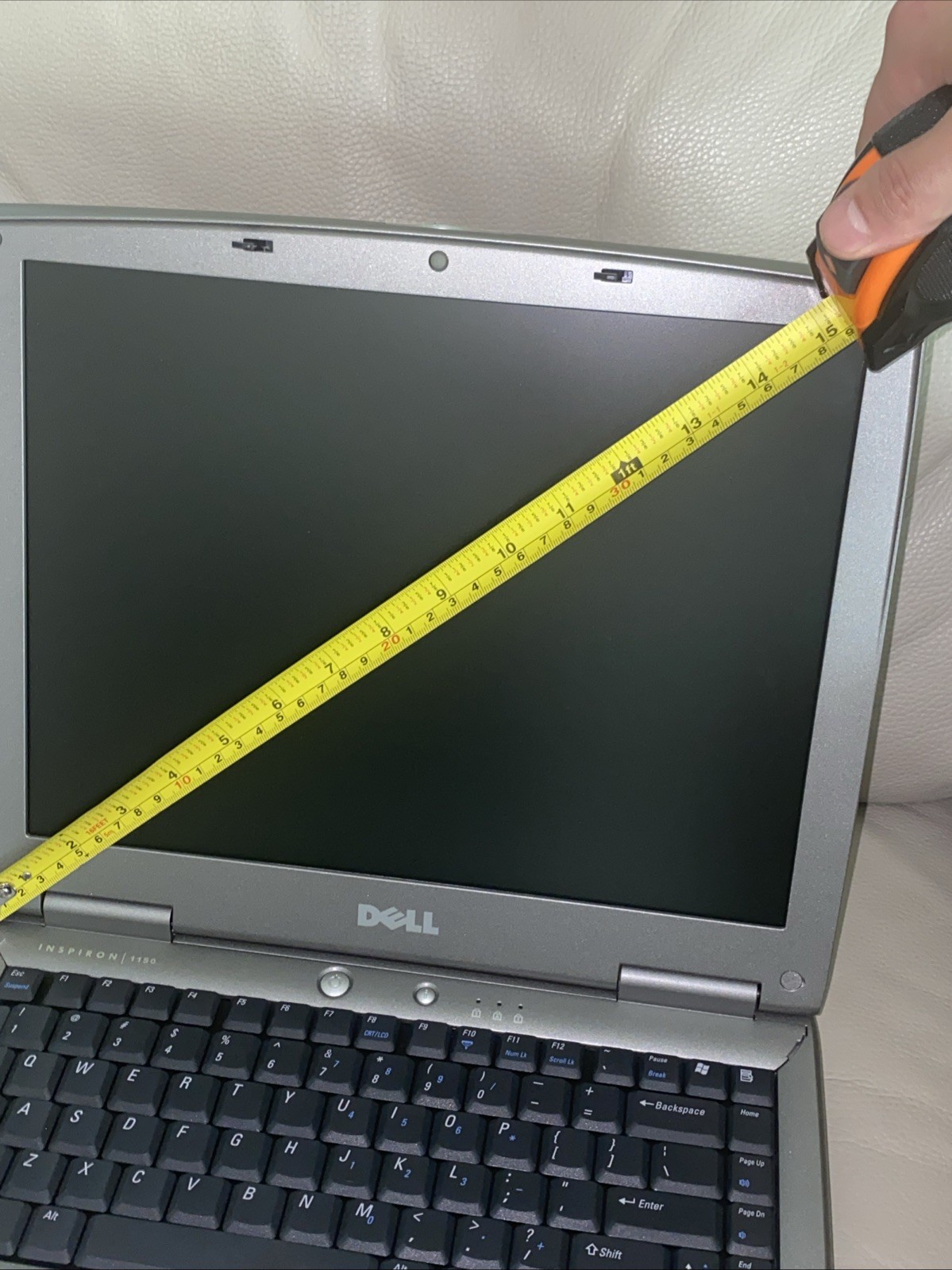 DELL INSPIRON 1150 LAPTOP — NEEDS A NEW BATTERY AND CHARGE – FOR PARTS ONLY
