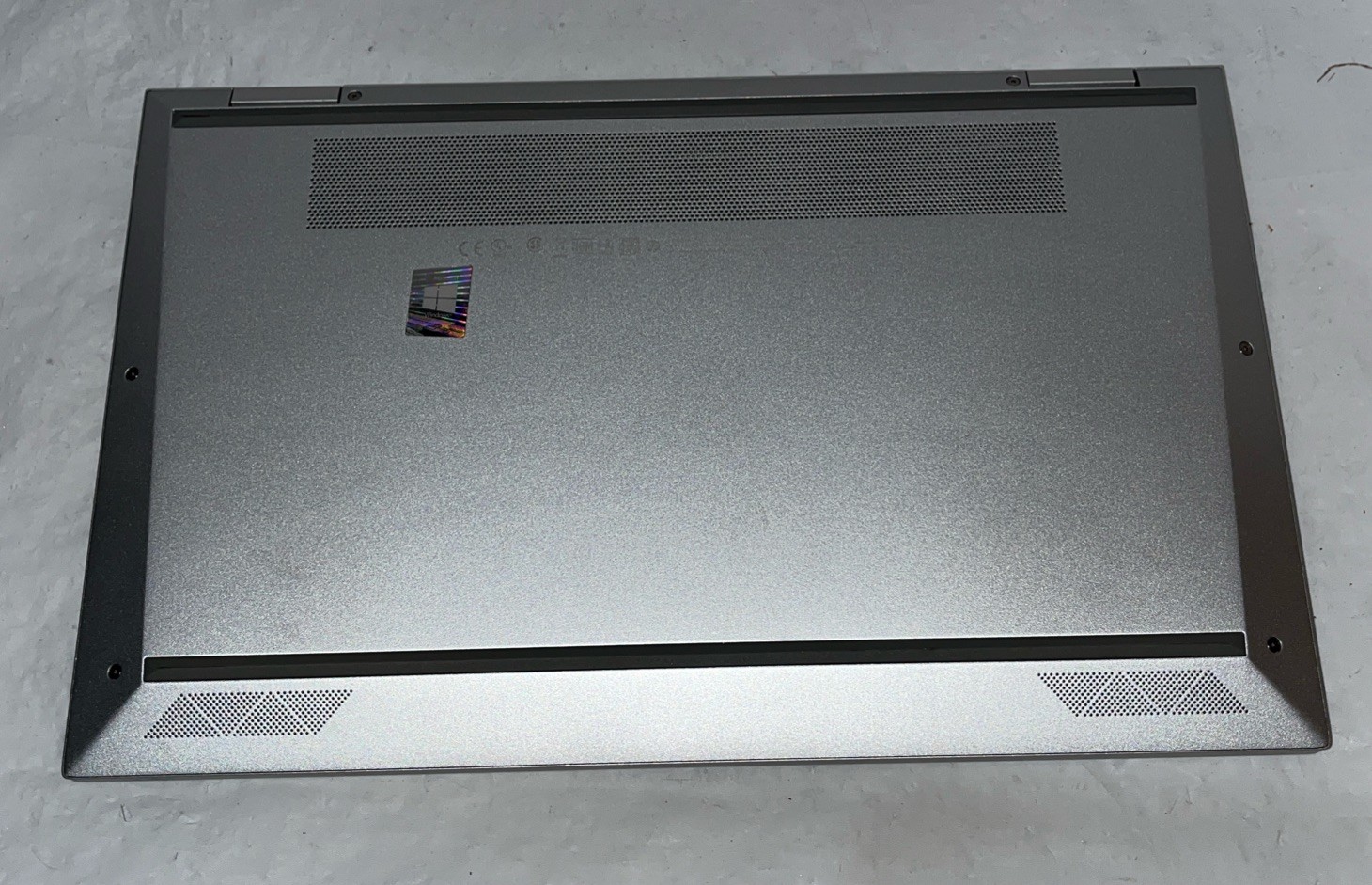 HP EliteBook x360 1040 G8 14″ i5-1135G7@2.4GHz, 16GB RAM, 250GB M2, Win 11 Pro