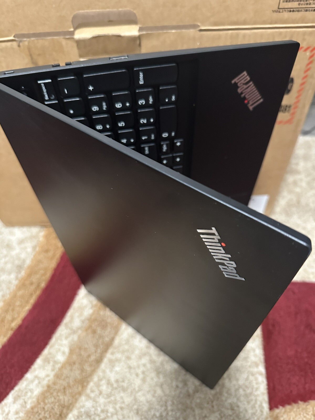Think Pad E15 R3 5925u 256 8