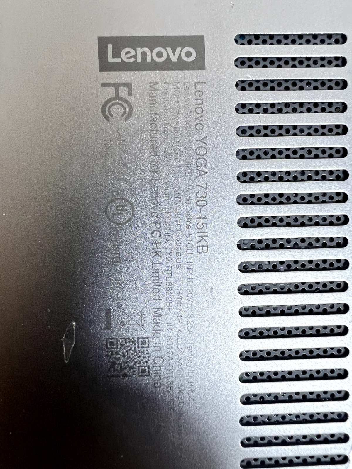 Lenovo Yoga 730-15IKB 15.6″ 2 in 1 i5-8250U 1.60 GHz 16GB No SSD As-Is *Cracked*