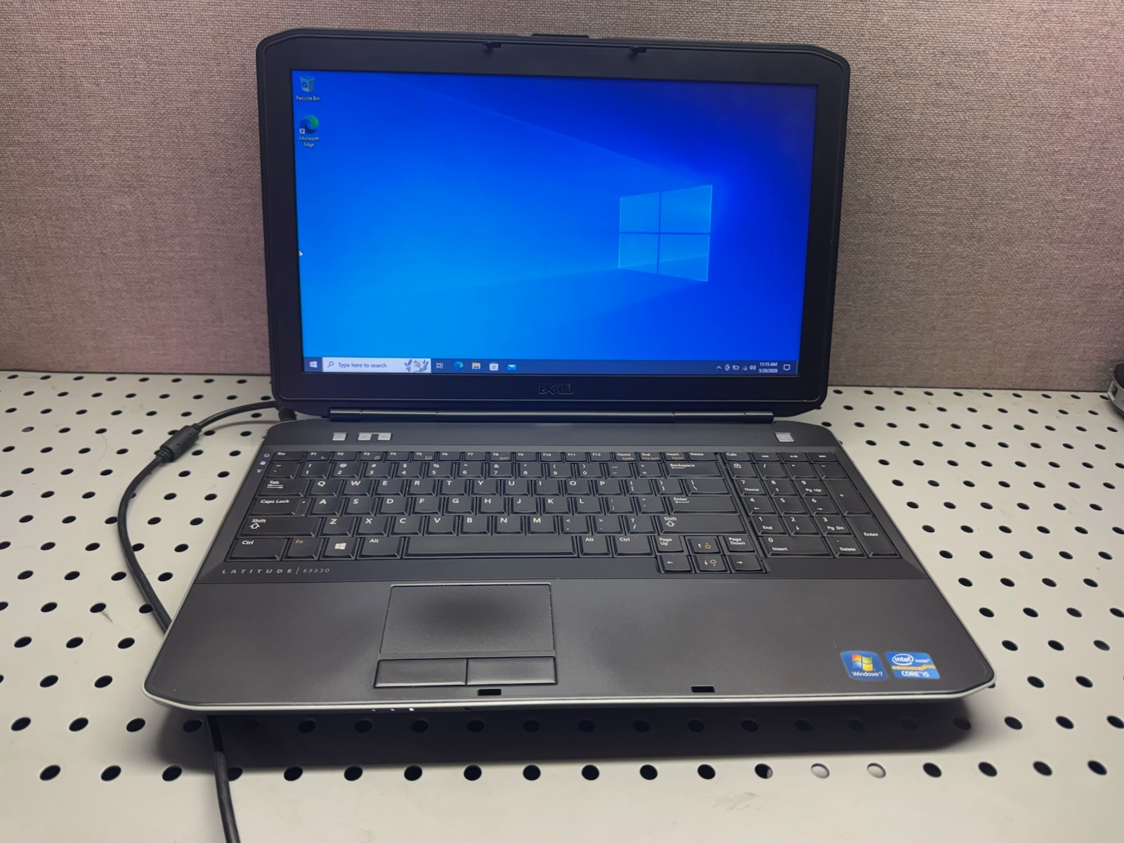 Dell Latitude E5530 Intel Core i5-3230M @ 2.60GHz 8GB RAM 250GB HHD 15.6″ LAPTOP
