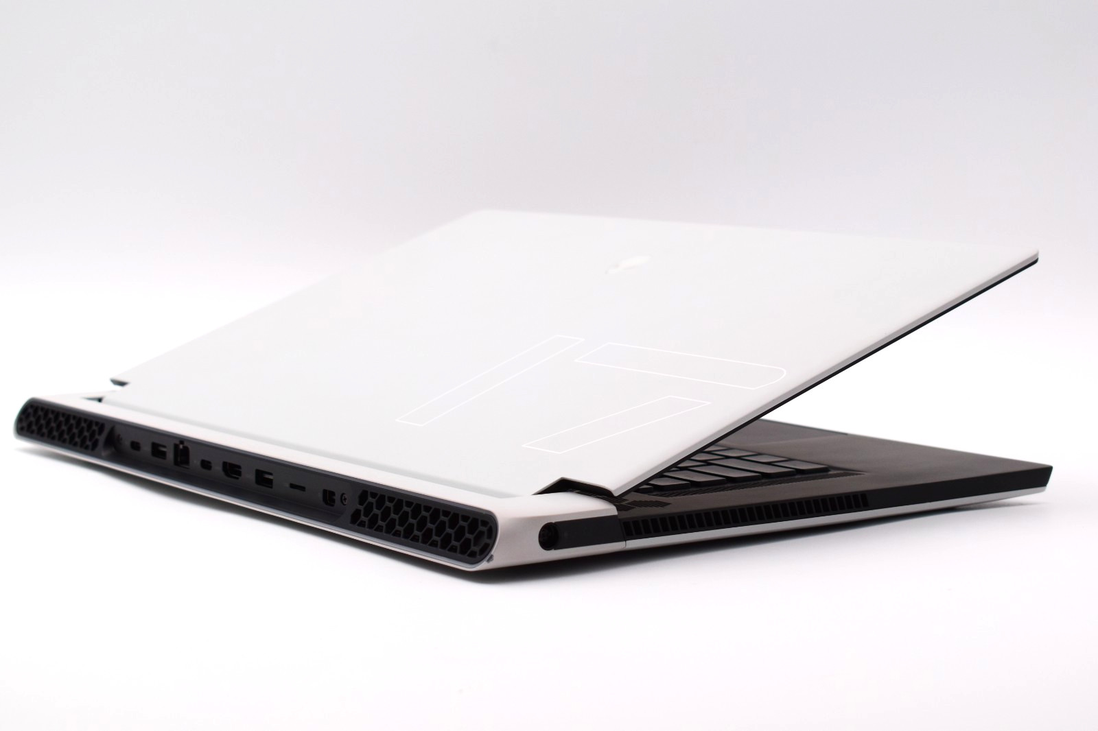 Alienware x17 R2 17.3″ – i7-12700H – 16GB RAM -1TB SSD- RTX 3070 Ti – (UPGRADED)