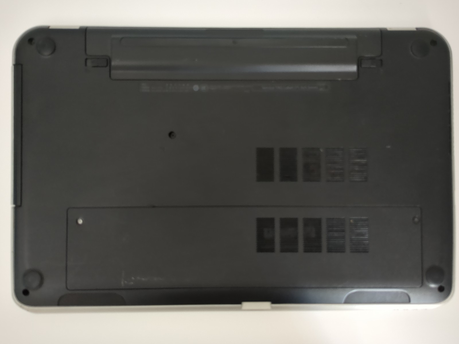 Dell Inspiron 17R 5737 Laptop i7-4500U 8GBs Ram, No HDD Screen Is Good