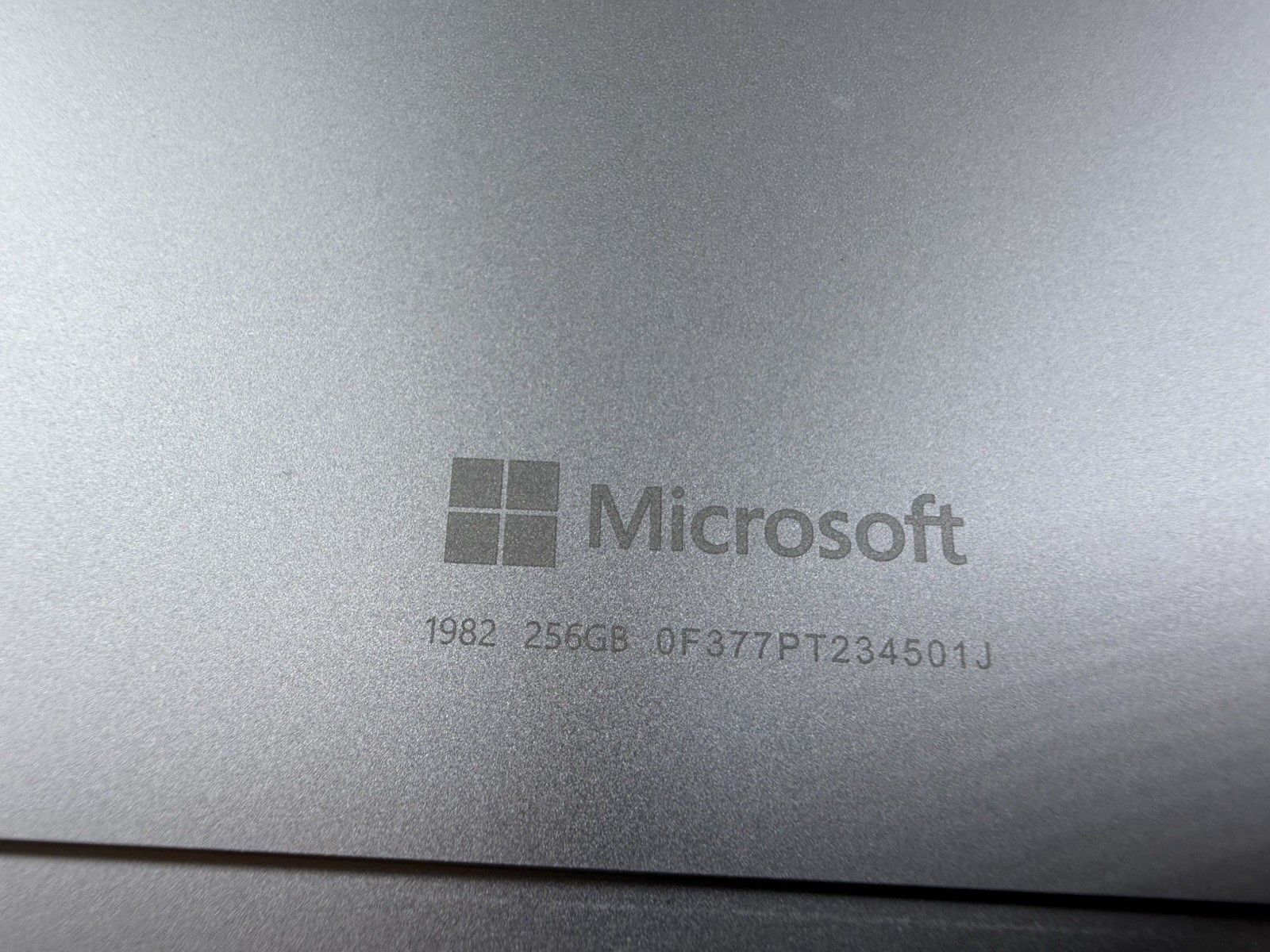 Microsoft Surface Pro 8 (1982) i5-1145G7 – 16GB RAM – 256GB 120Hz – NO OS