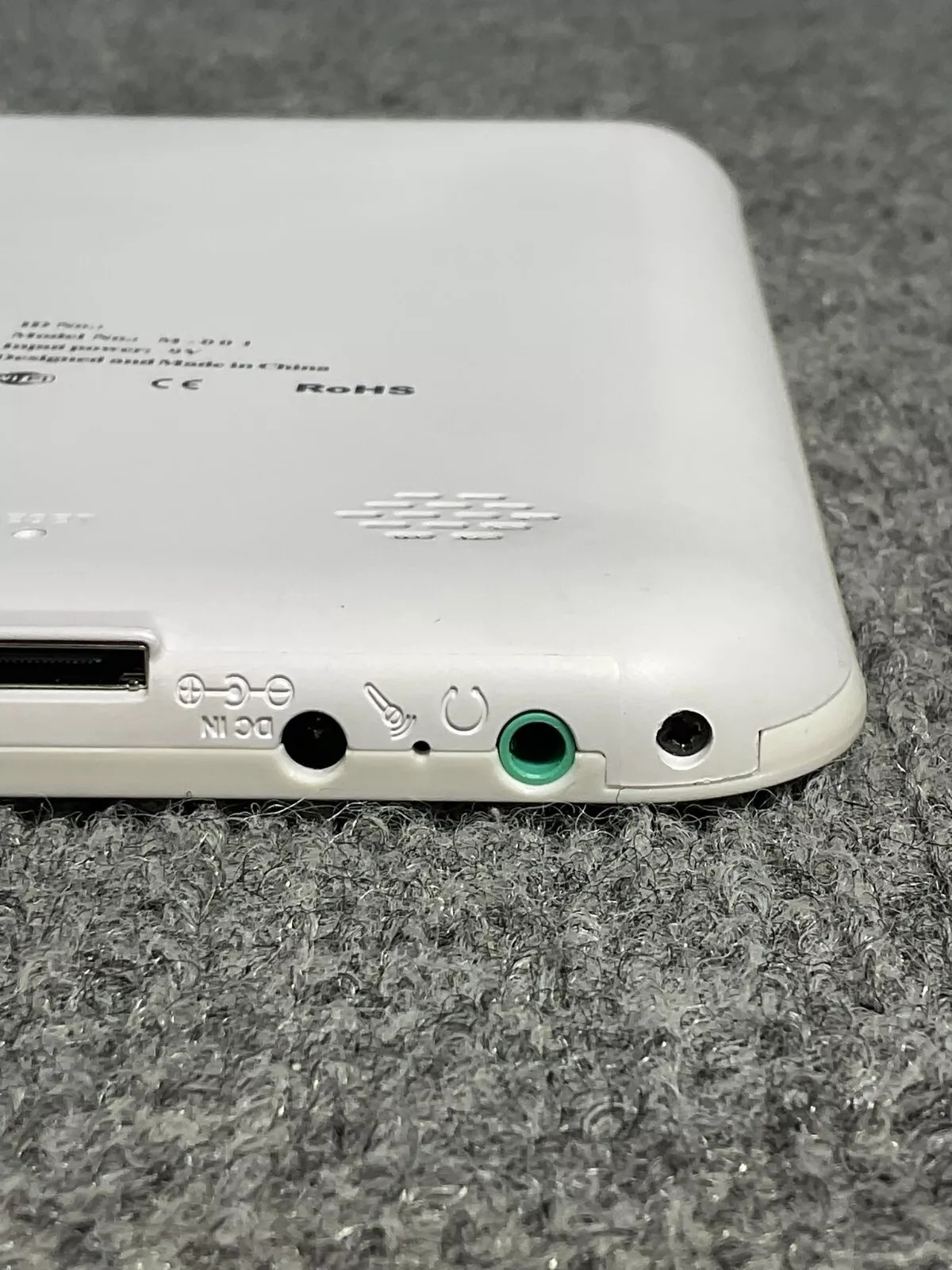Universal Android Tablet M-001 9 Volt Touchscreen Mini White Device