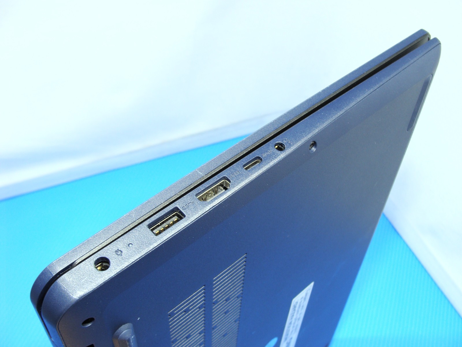 Lenovo IdeaPad 1 15AMN7 15.6″ FHD TOUCH Ryzen 5 7520U 2.8Ghz 8GB 256GB Win11Home
