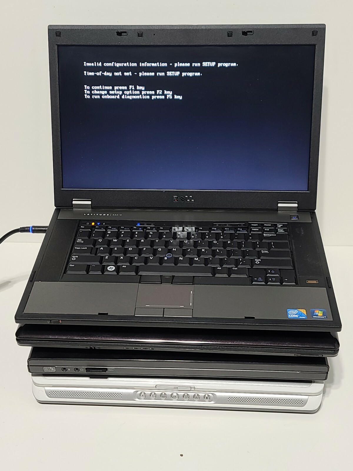 For Sale 1Lot Of 4Laptop Computers 1Dell Latitude E5510 i3 1dell Vostro 1510 1Le